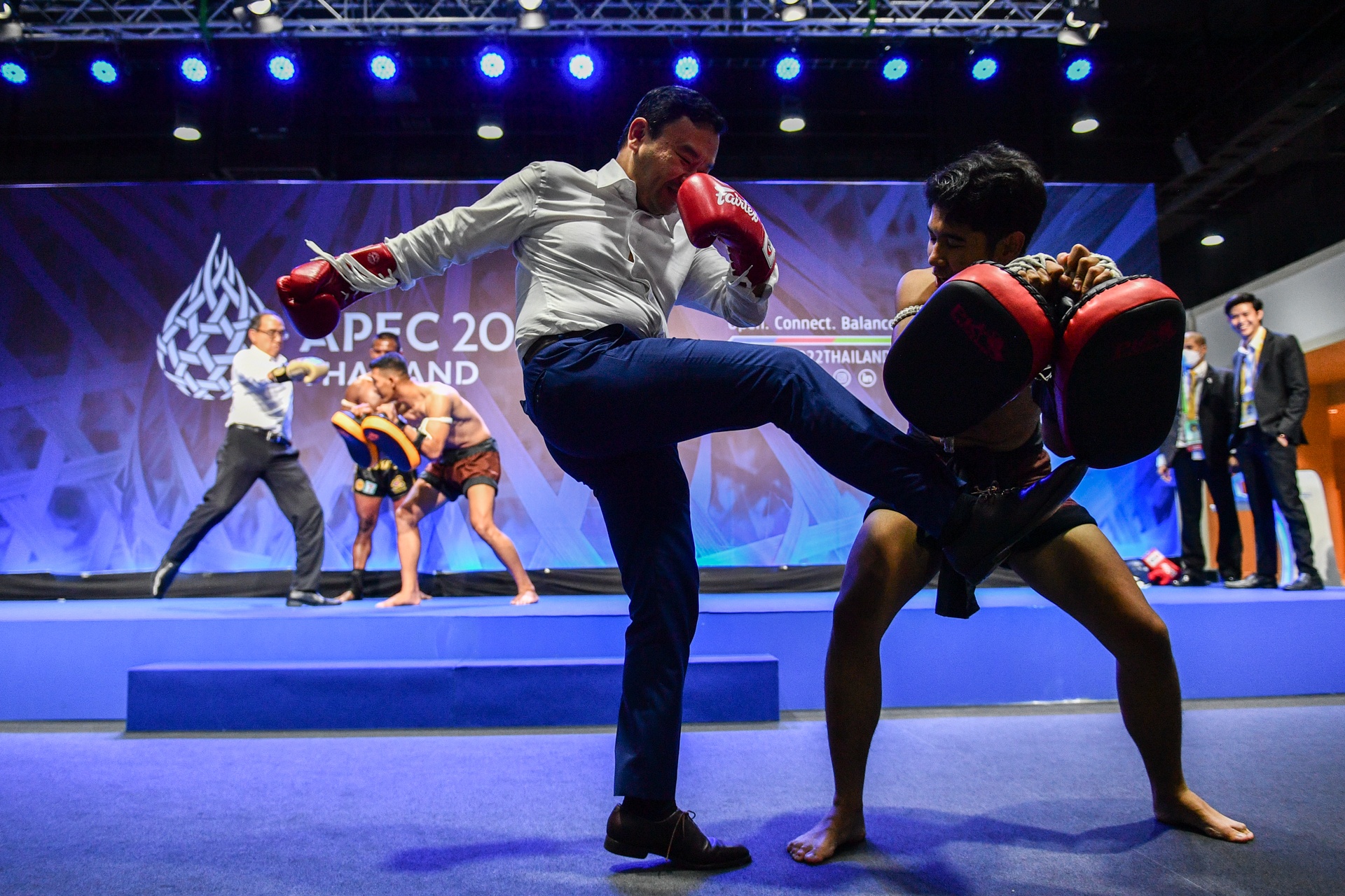 Buakaw tai APEC 2022 anh 6
