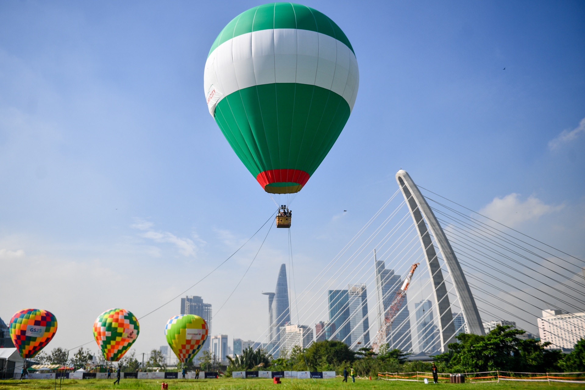 trai nghiem khinh khi cau anh 2