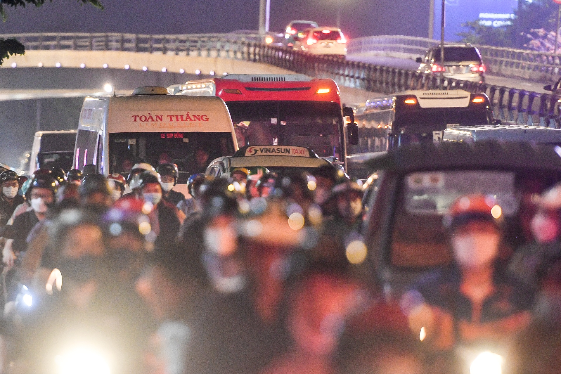 San bay Tet Duong lich anh 7