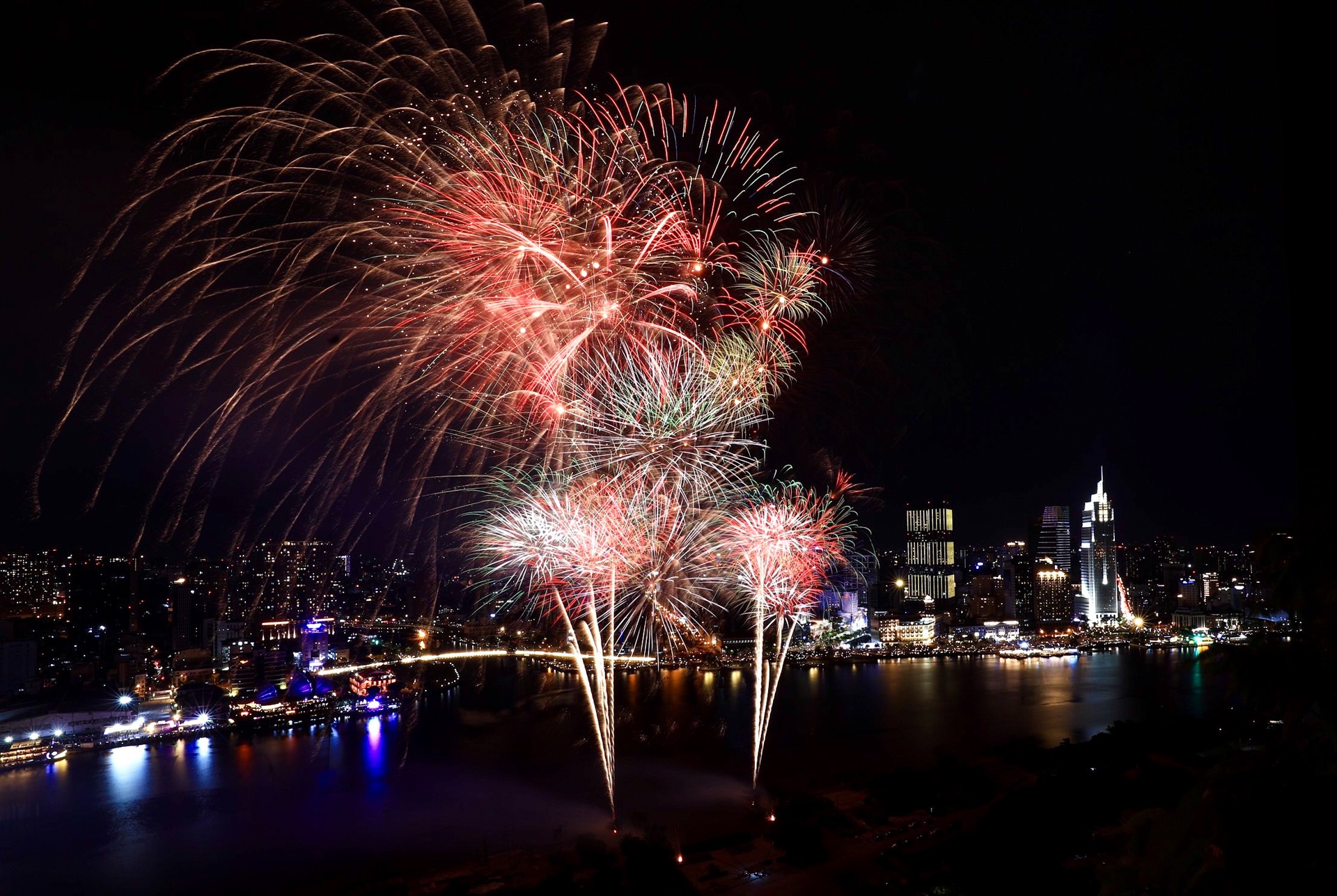 Phao hoa TP.HCM chao 2023 anh 1