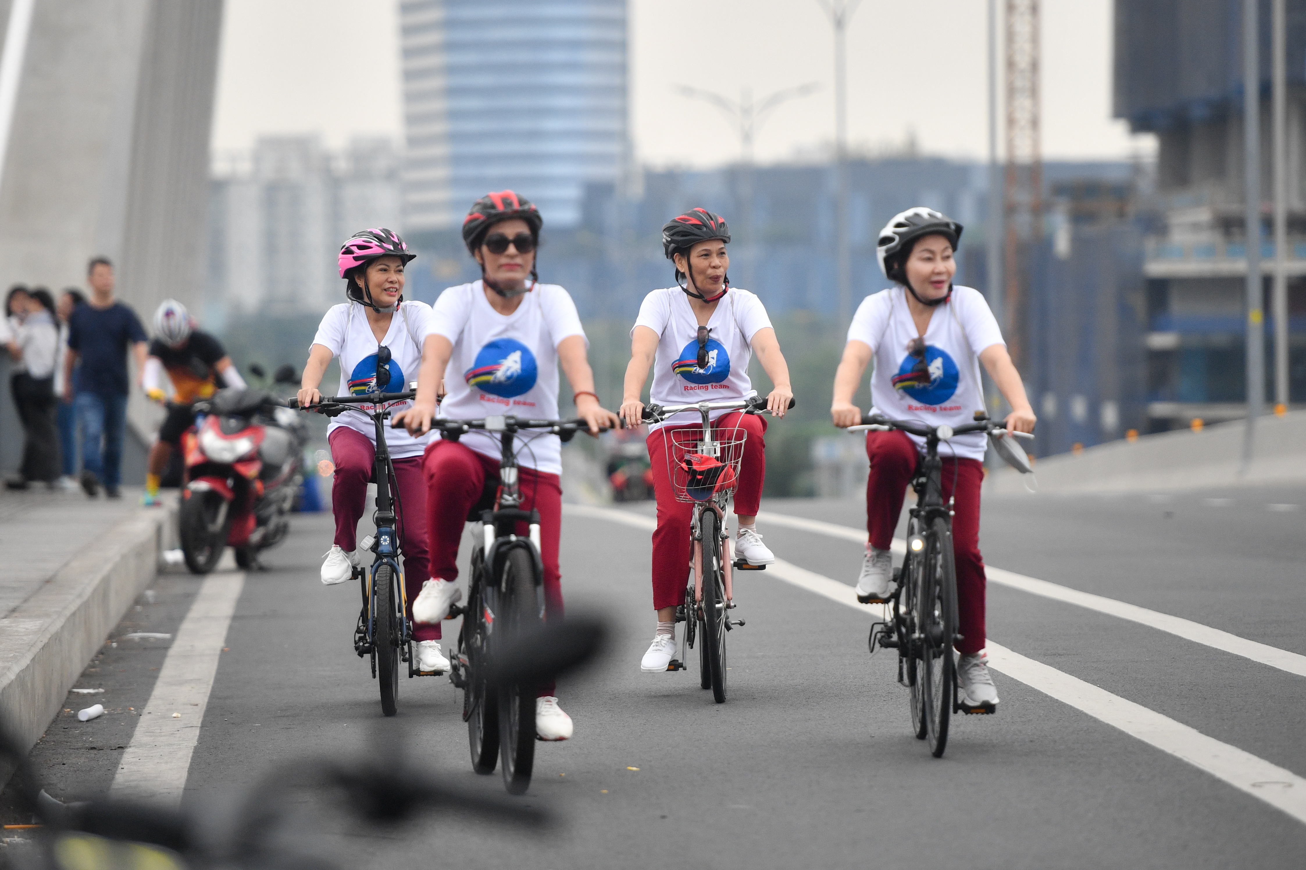 tet duong lich anh 1