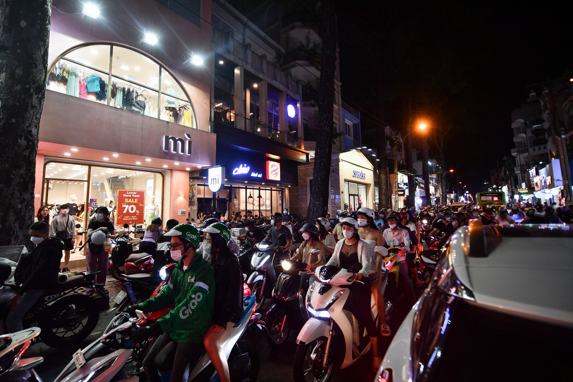 mua sam tet TP.HCM anh 2