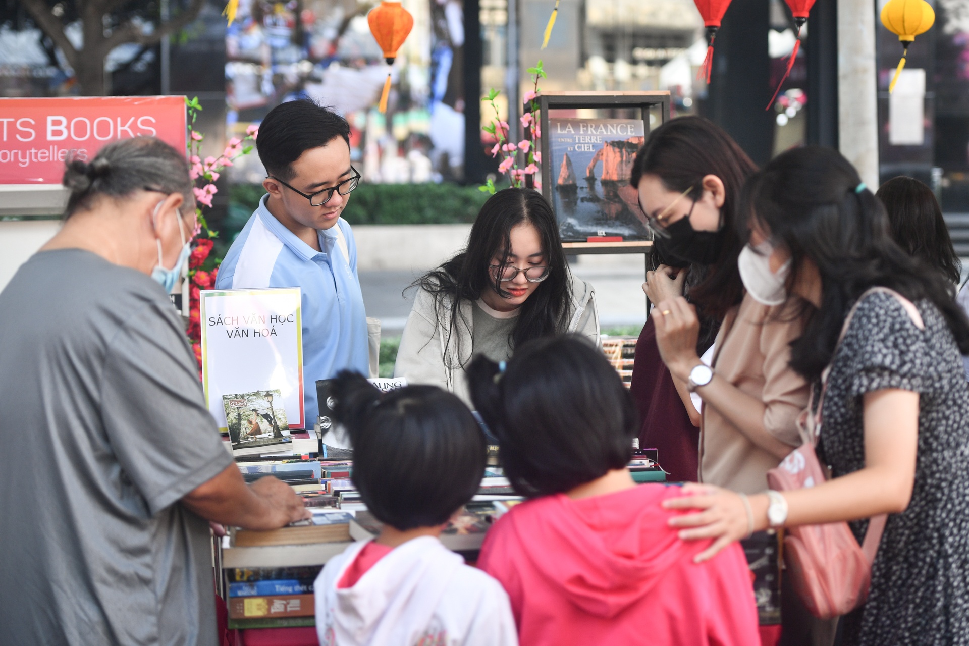 duong sach Tet 2023 anh 5