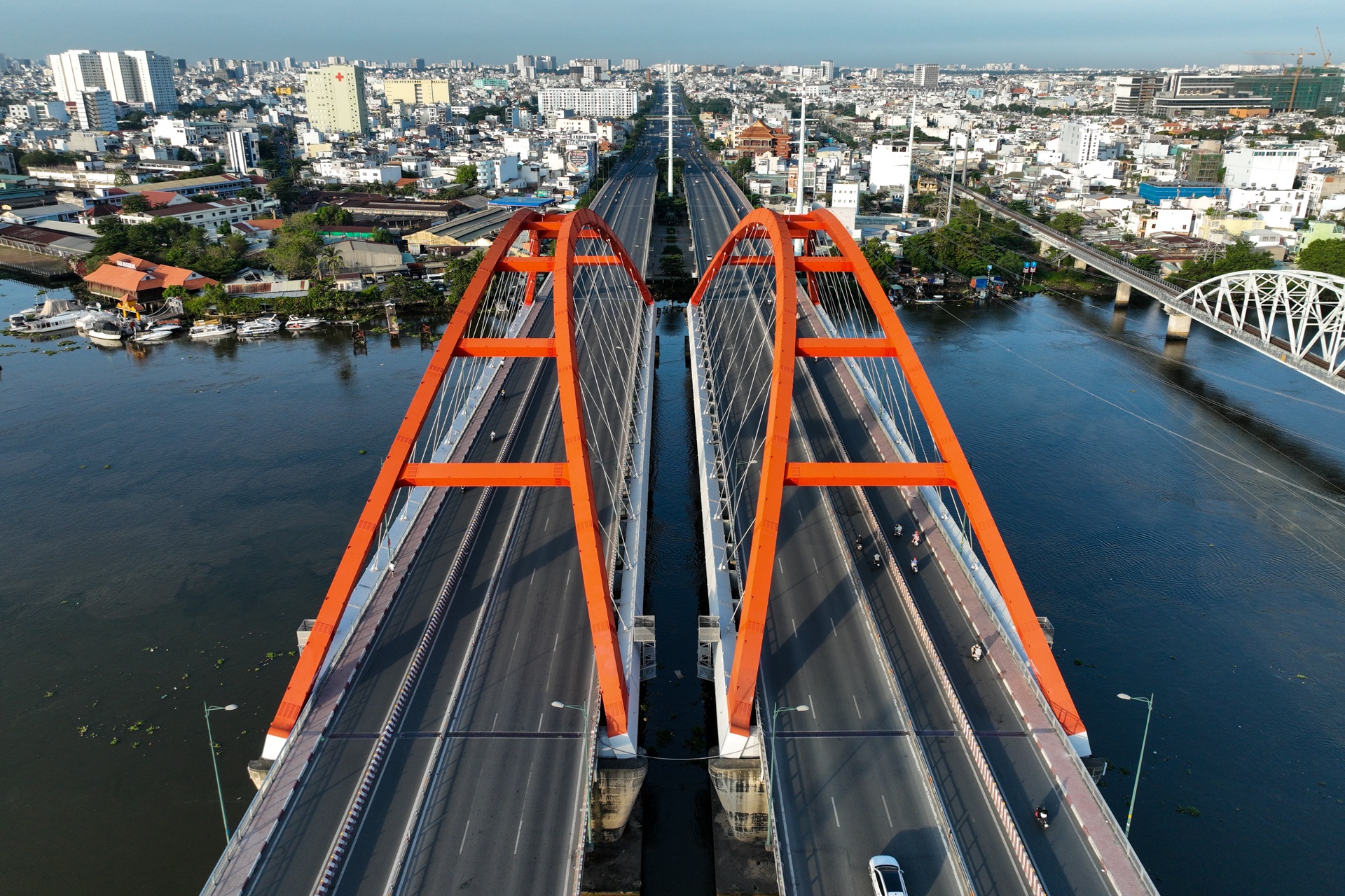 duong pho TP.HCM 30 Tet anh 1