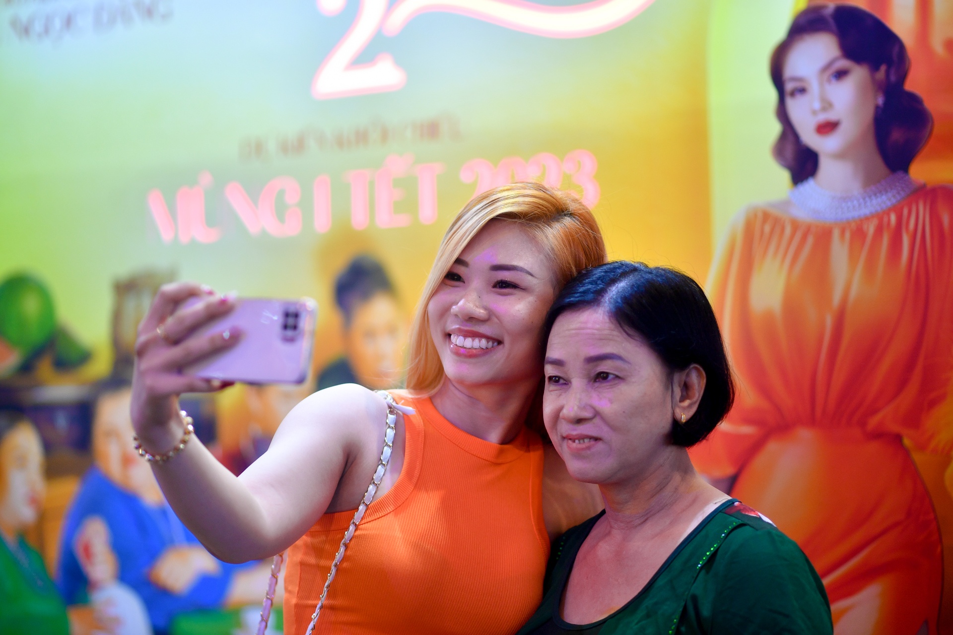 Rap phim dong duc Tet anh 4