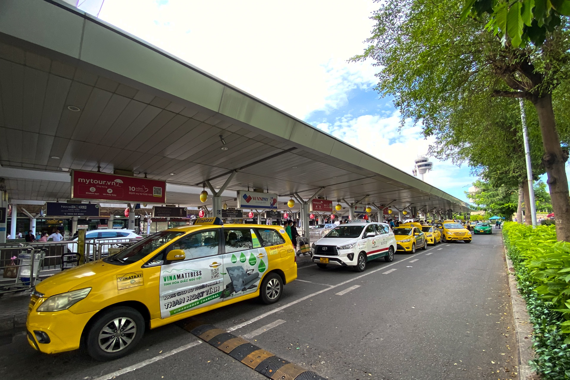 san bay mung 5 Tet anh 11