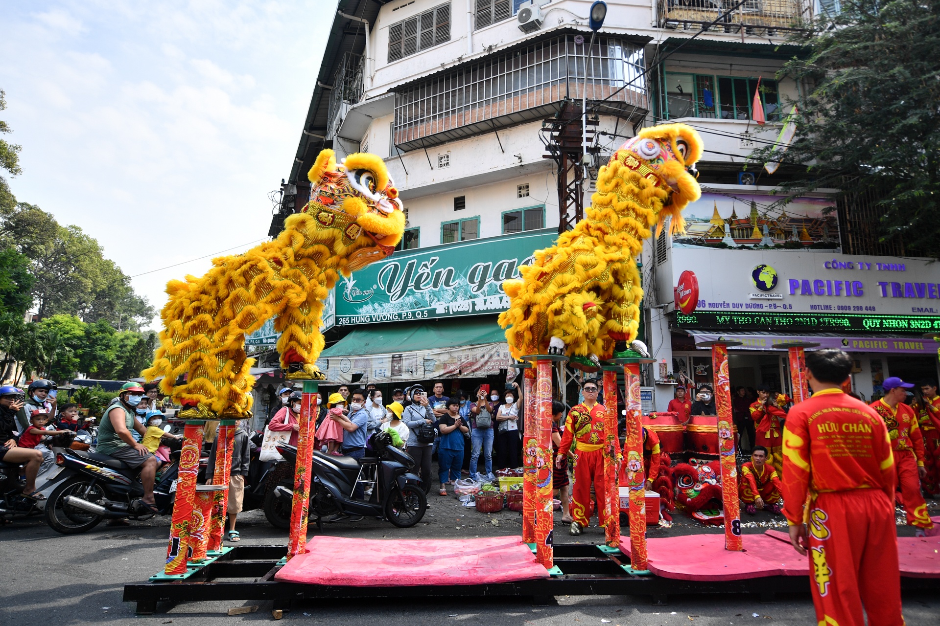 Mua lan khap noi mung khai xuan o TP.HCM hinh anh