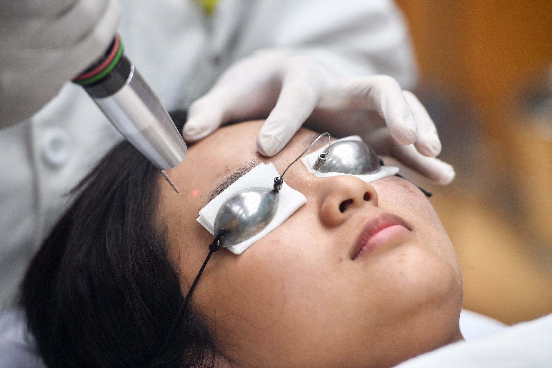 Xep hang cho lam dep sau Tet o TP.HCM hinh anh