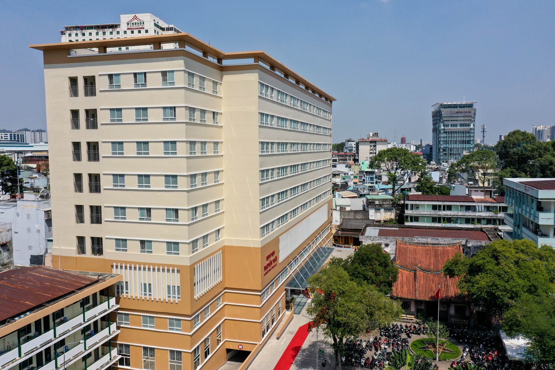 Toa nha y te ky thuat cao ben trong benh vien tram tuoi o TP.HCM hinh anh