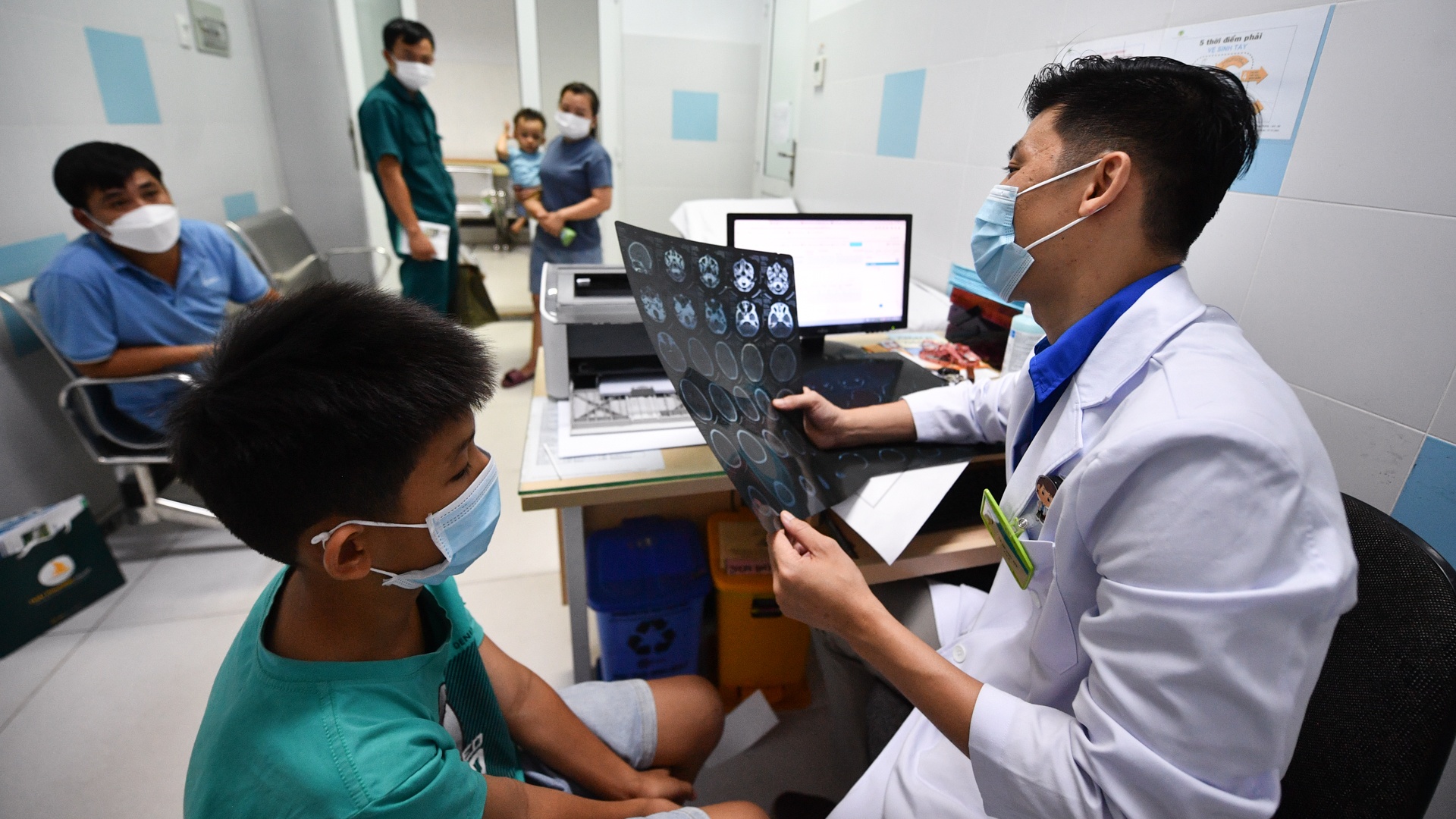 bac si be dau bu anh 5