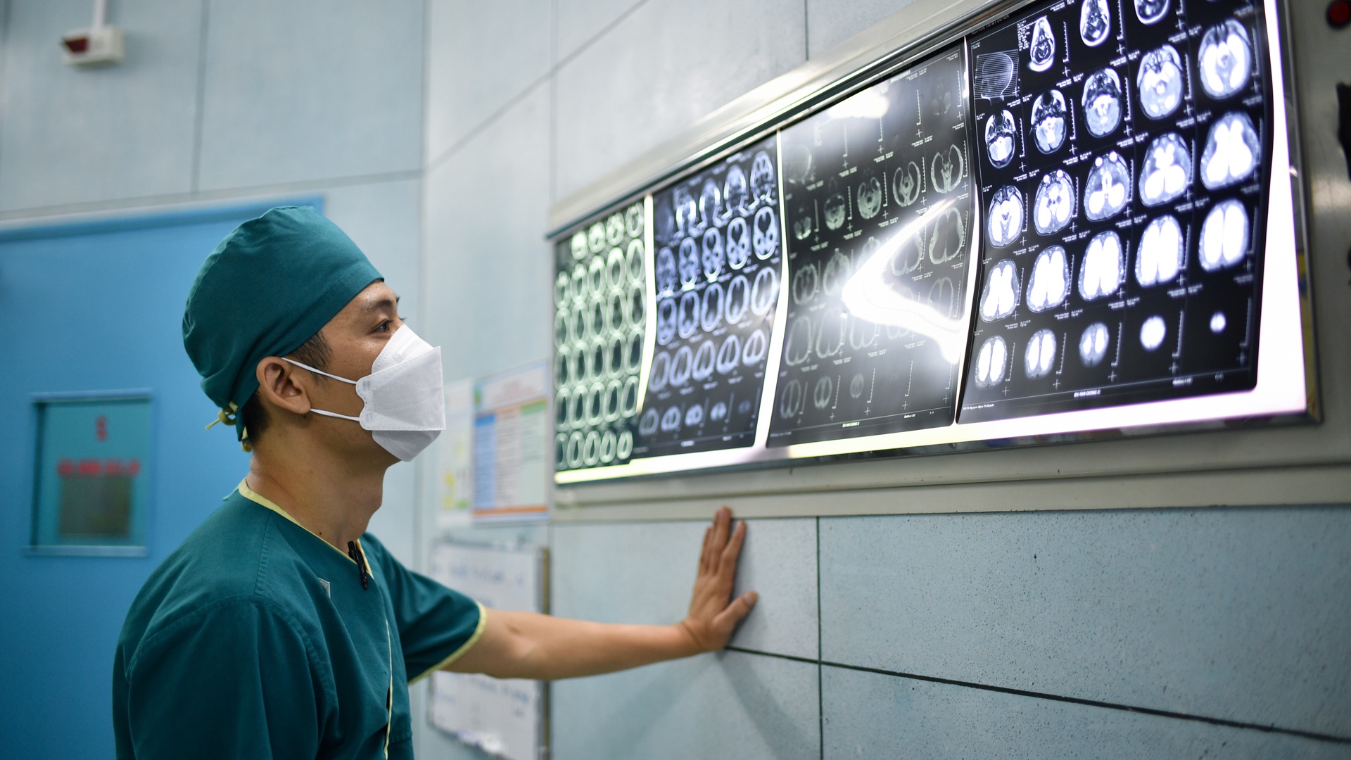 bac si be dau bu anh 3