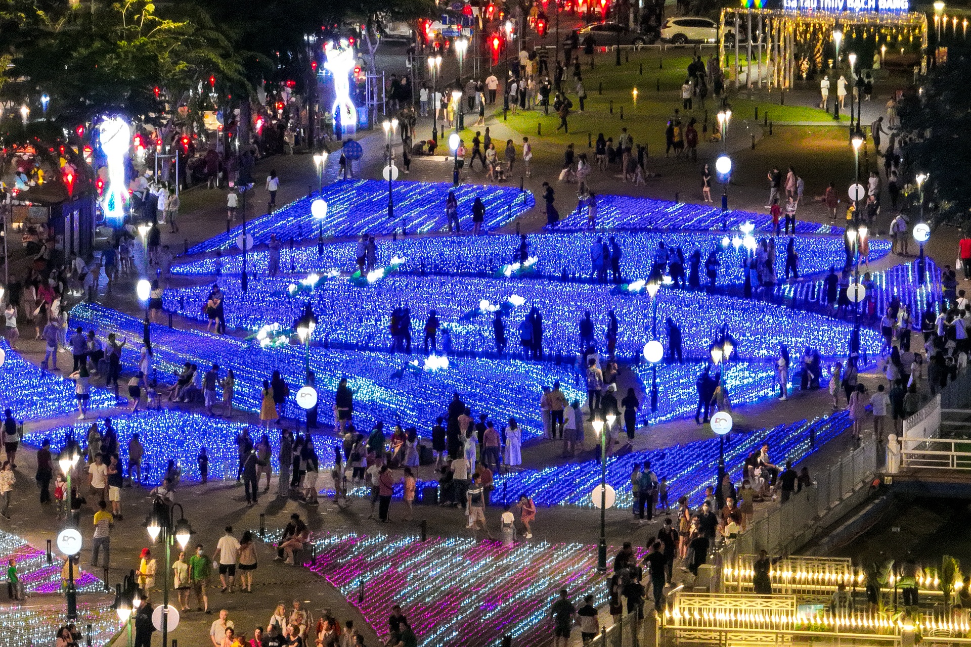 den LED ben Bach Dang anh 8