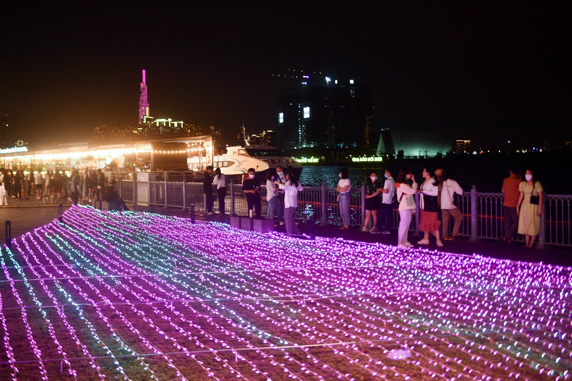 den LED ben Bach Dang anh 12