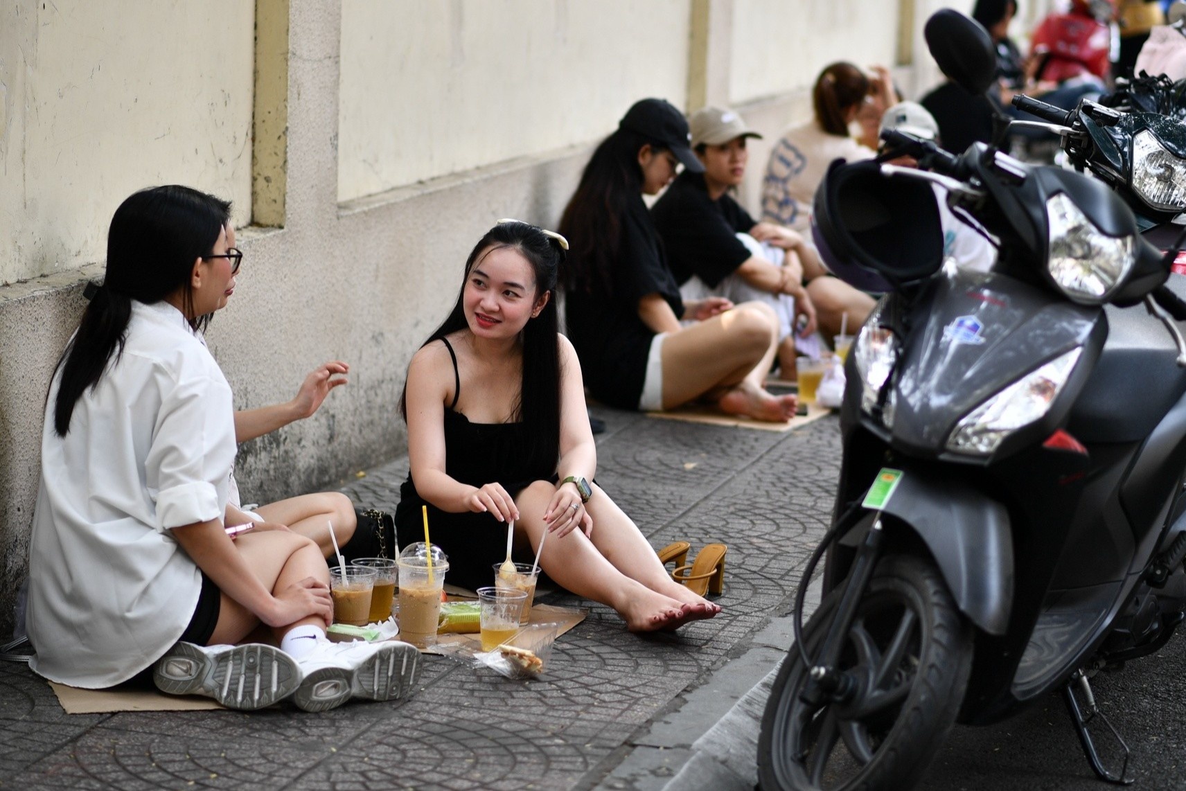 Thoi quen uong ca phe bet o TP.HCM tro lai hinh anh