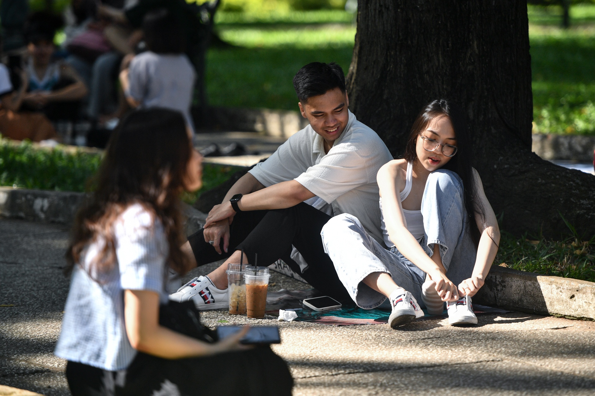 Gioi tre TP.HCM do ve trung tam, ngoi ca phe bet tan huong nghi le hinh anh