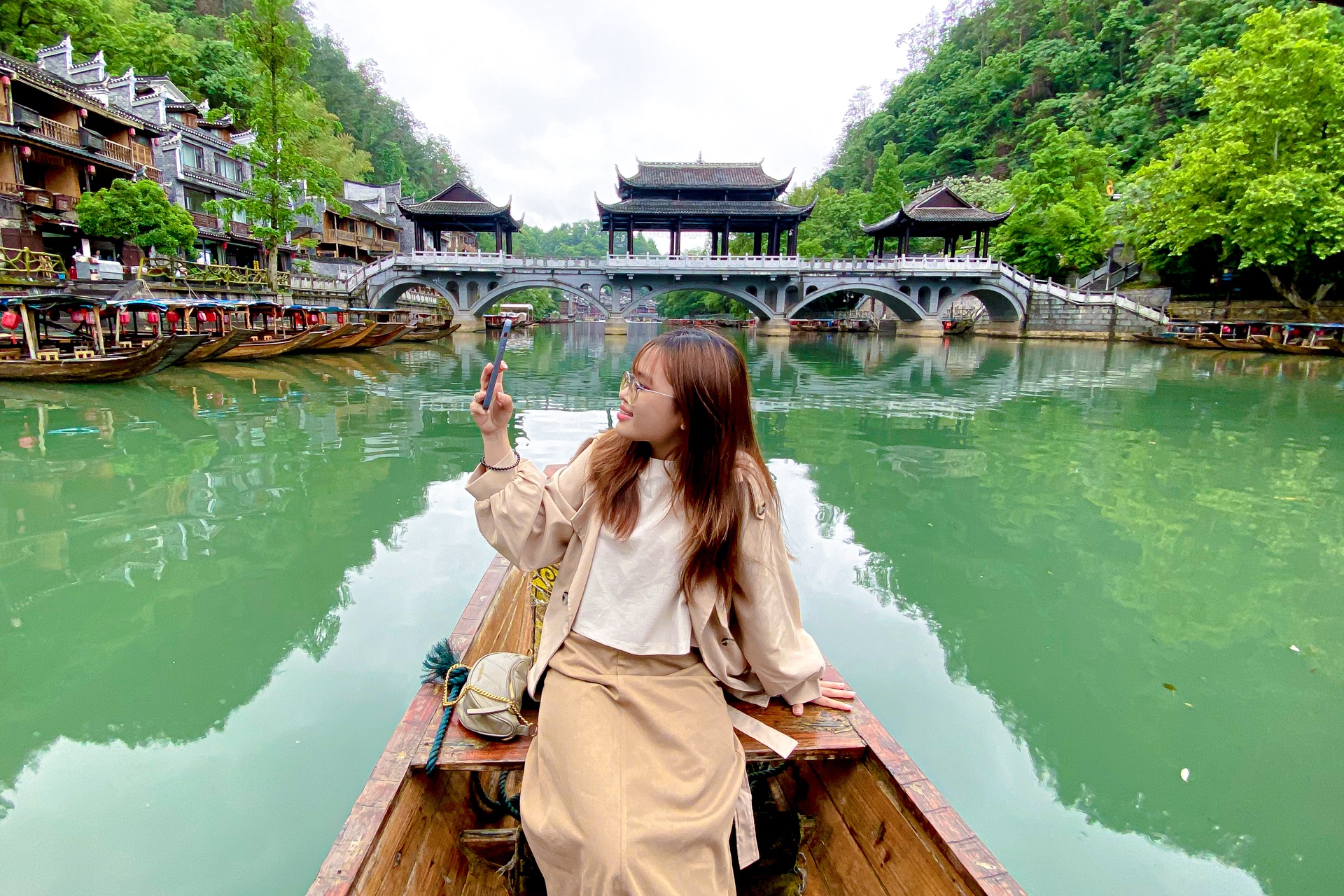 6 ngay kham pha moi thu o Phuong Hoang co tran, Truong Gia Gioi hinh anh