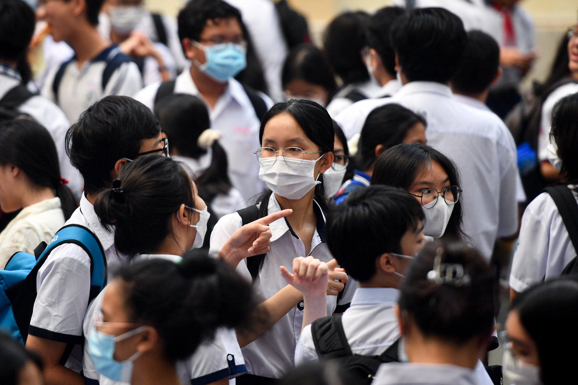 Nhung thi sinh dau tien o TP.HCM thi vao lop 10 hinh anh