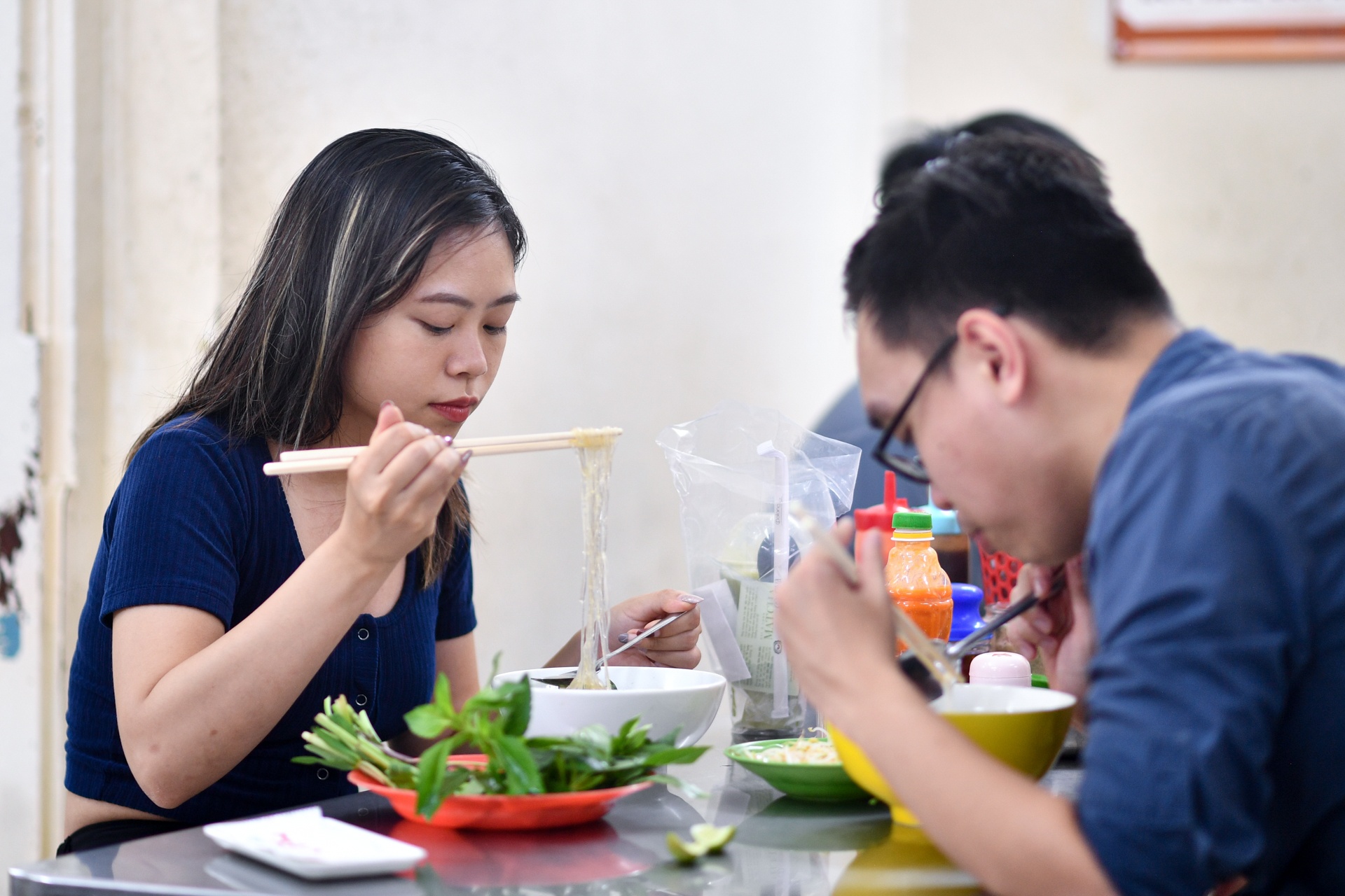 Pho mien ga Ky Dong o TP.HCM don them khach tre nho hieu ung Michelin hinh anh