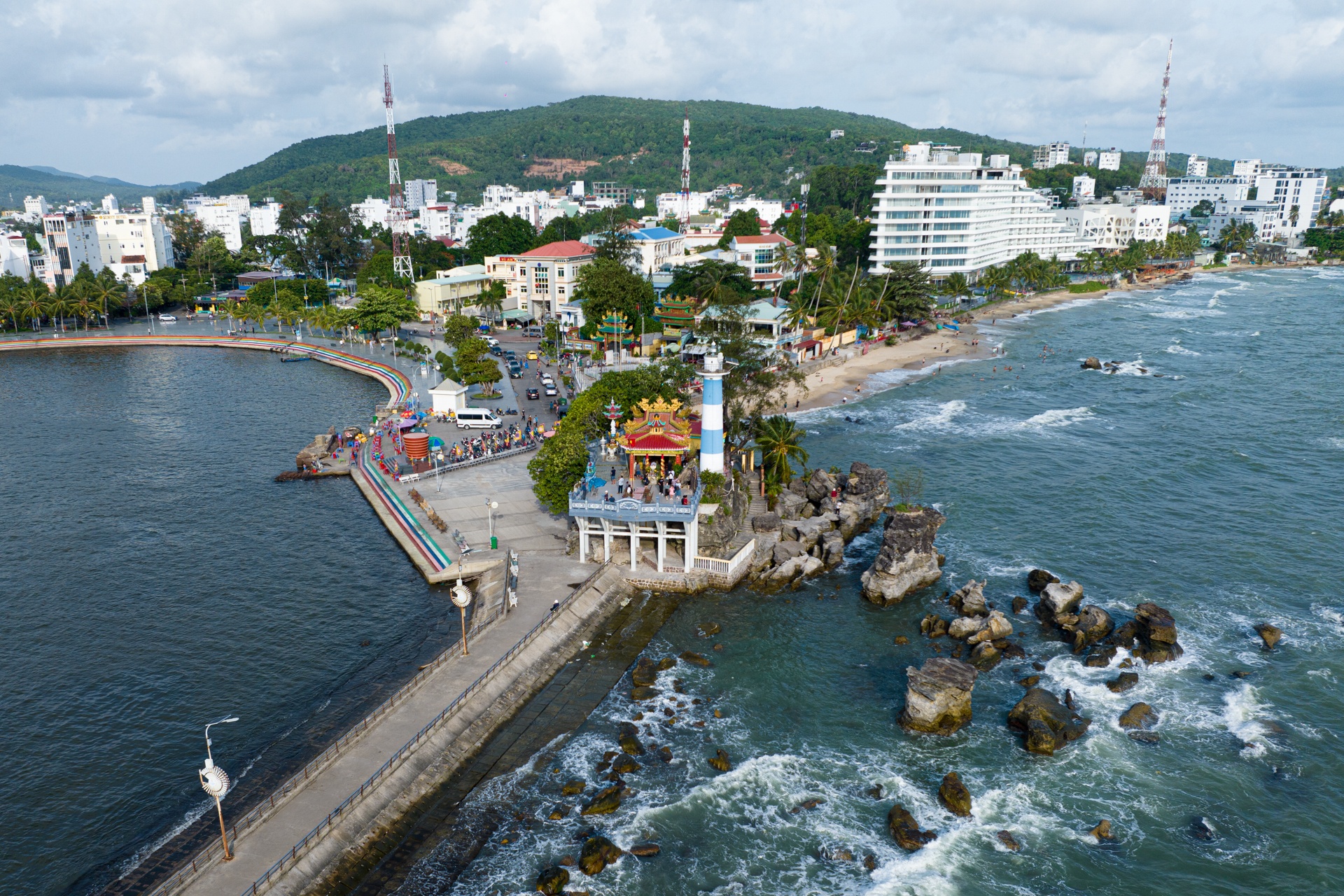 Ngoi den nam canh ngon hai dang o Phu Quoc hinh anh