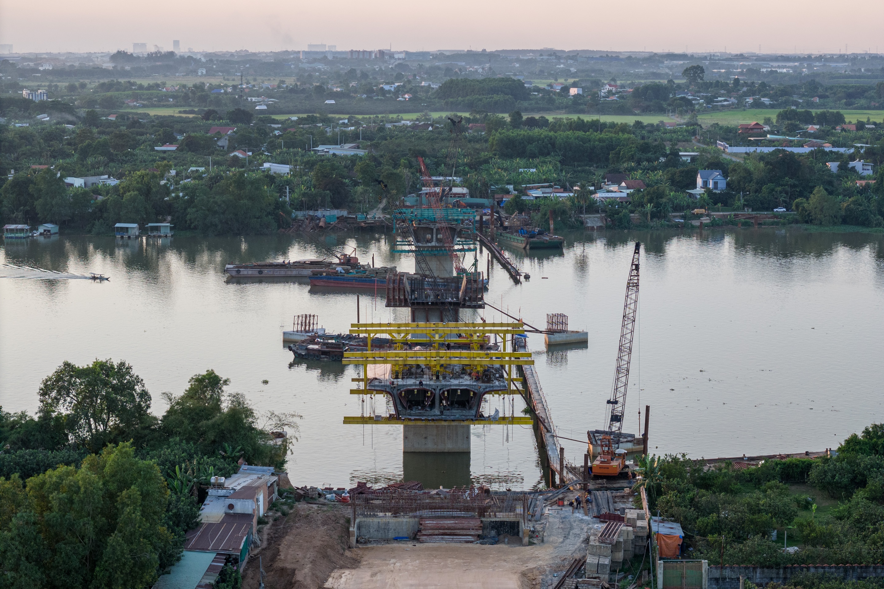 Cau Bach Dang 2 anh 2