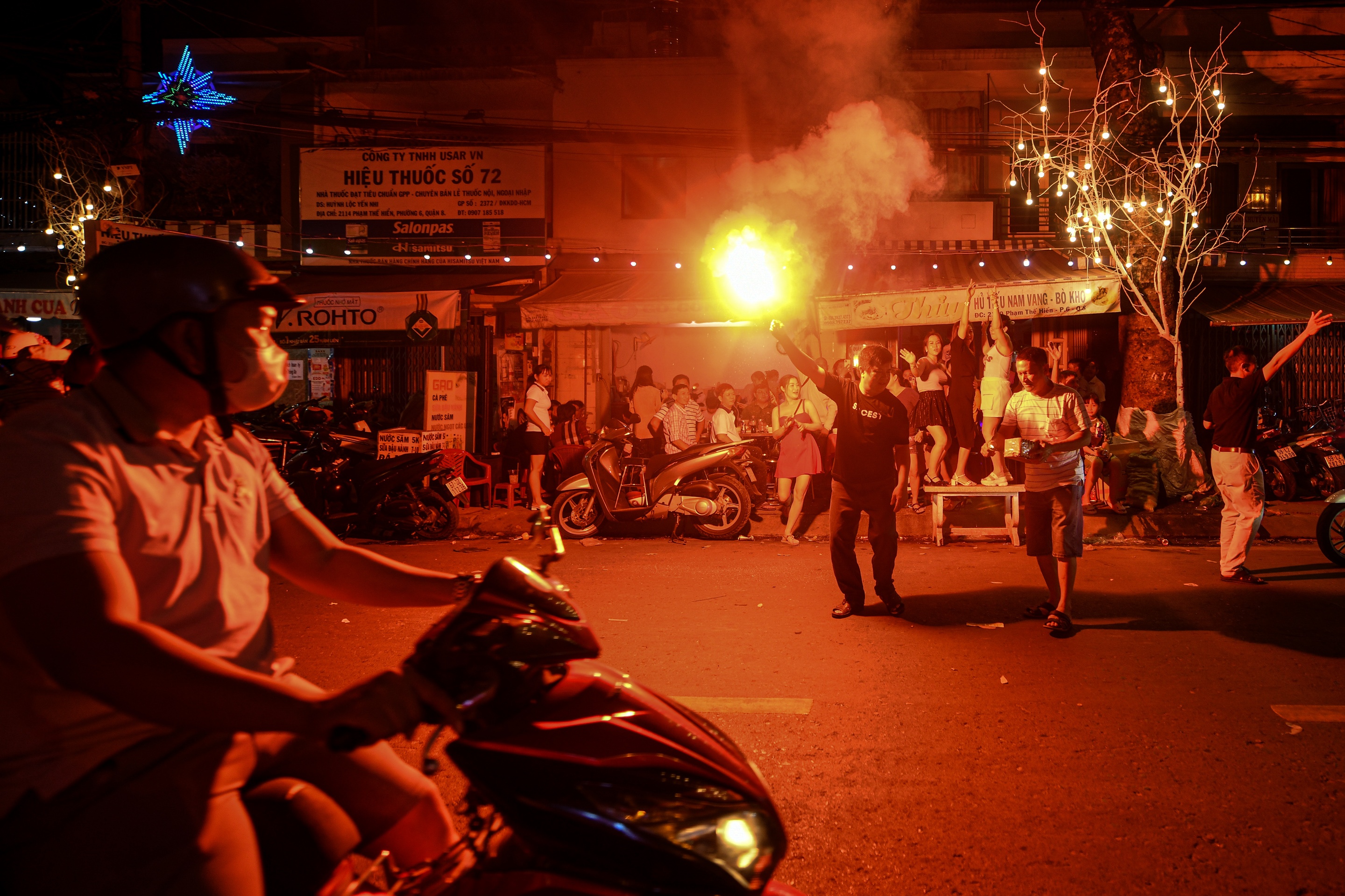 Giang sinh o xom dao lon nhat TP.HCM hinh anh