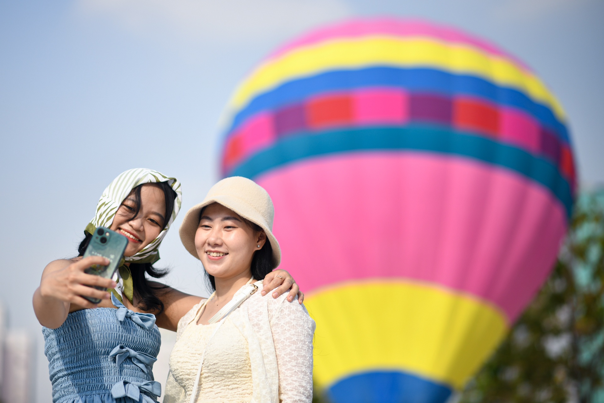 Nguoi dan TP.HCM day som ngam trinh dien khinh khi cau hinh anh