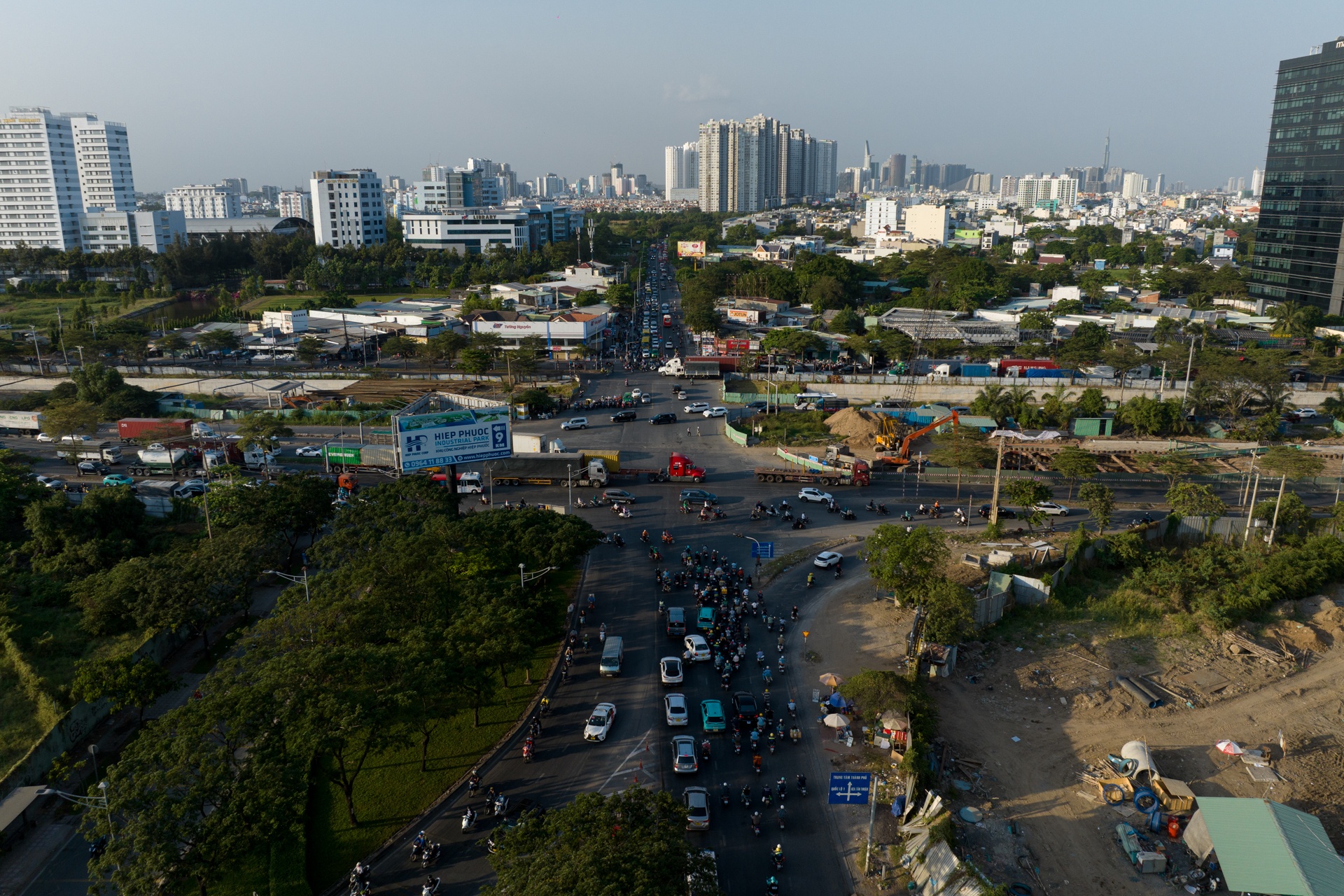 nut giao Nguyen Van Linh,  ham chui anh 1