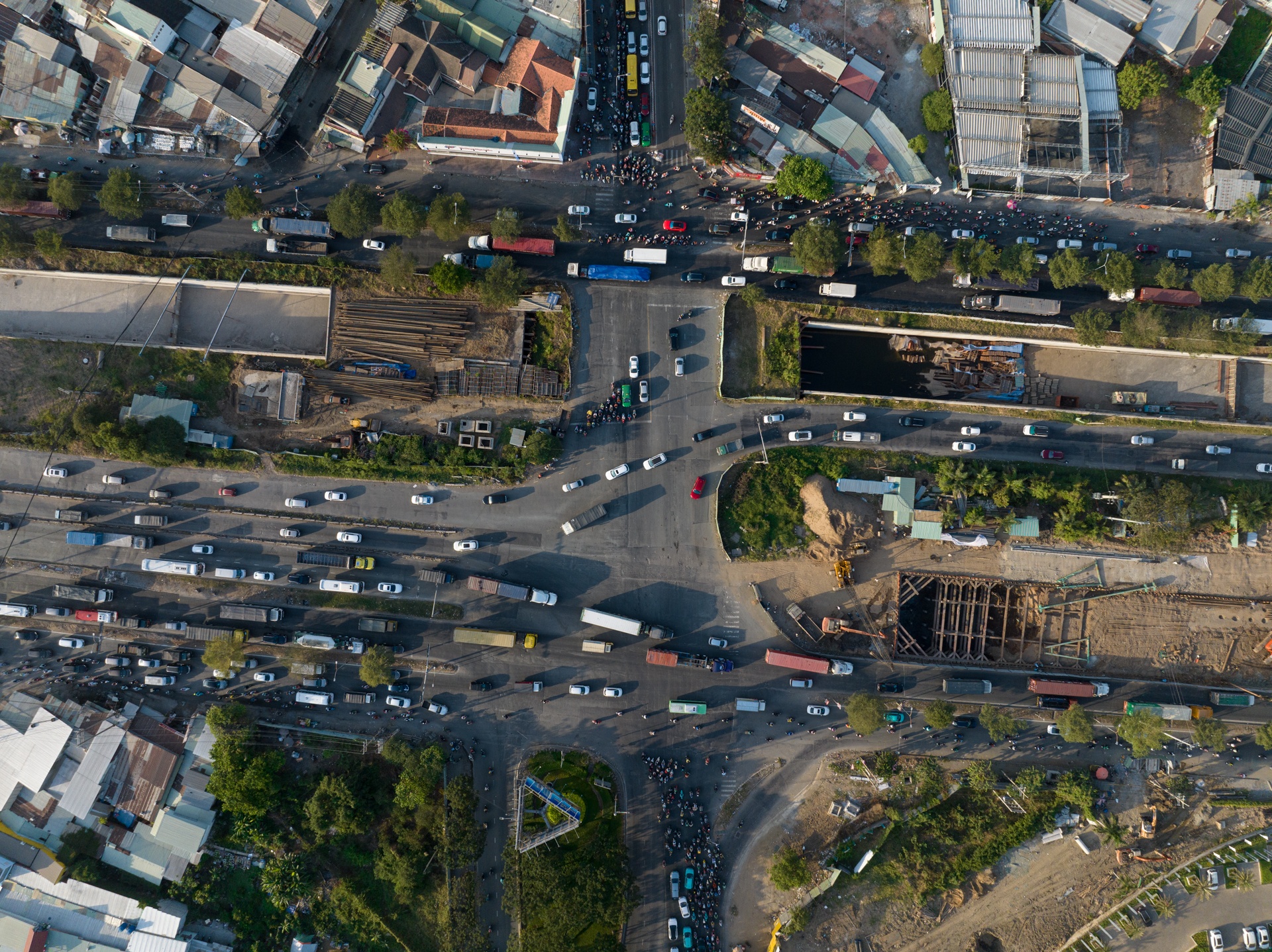 Hien trang nut giao thong lon phia Nam TP.HCM sap tam dung hoat dong hinh anh