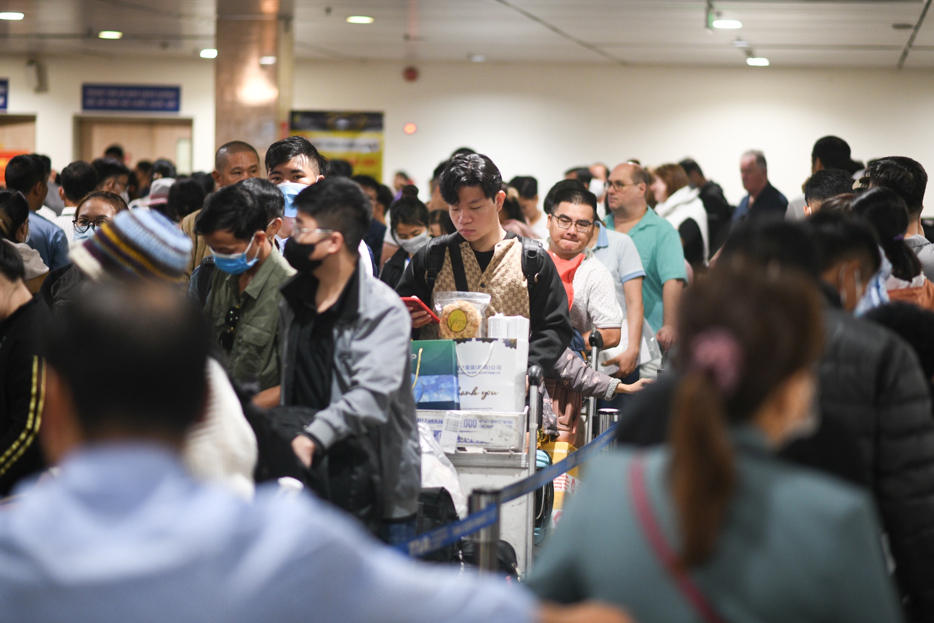 Chuyen bay theo lich chi hon 1 gio nhung nua ngay moi ve toi nha hinh anh