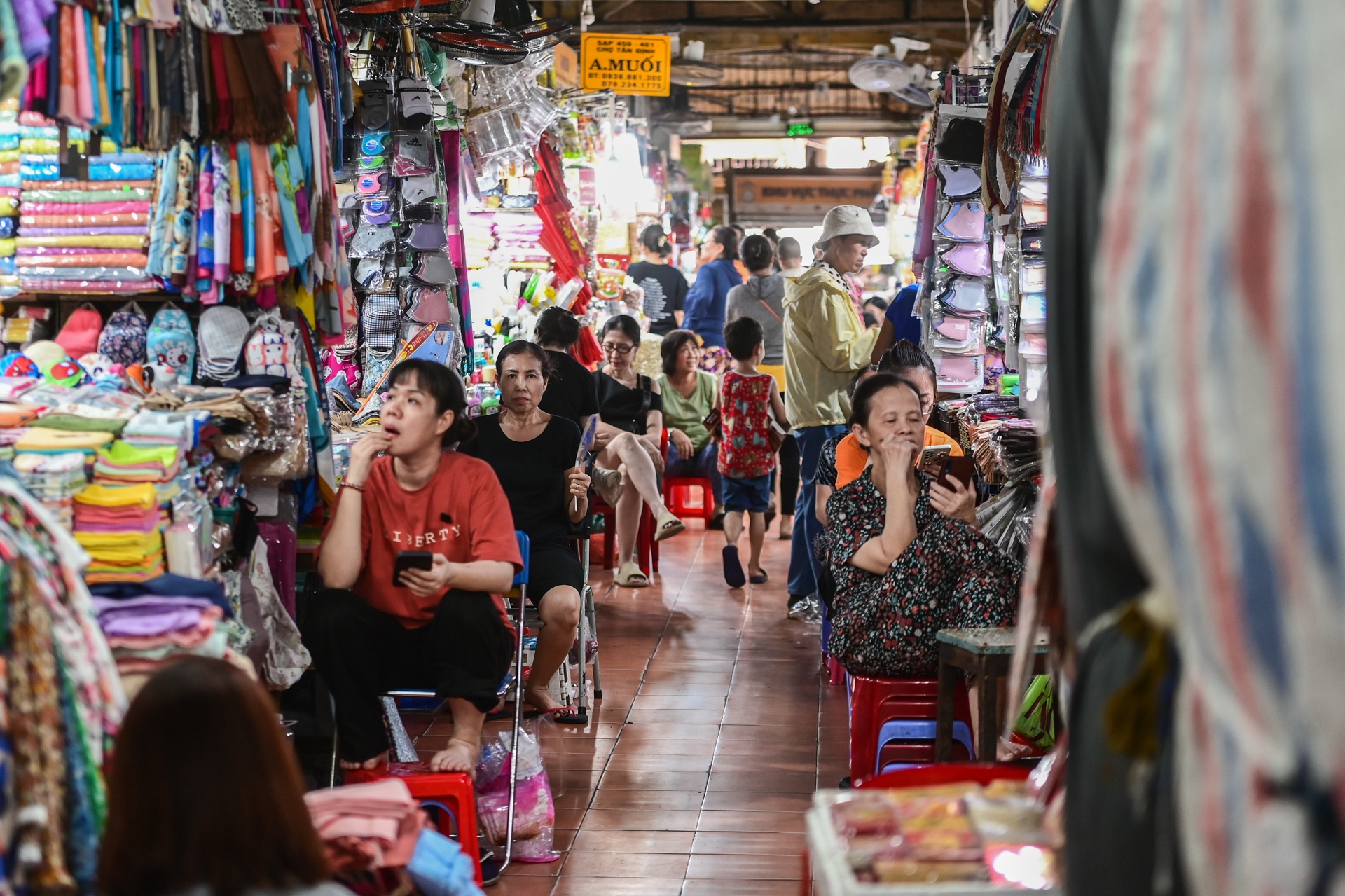 Tieu thuong cho nha giau TP.HCM dong quay nghi Tet som hinh anh
