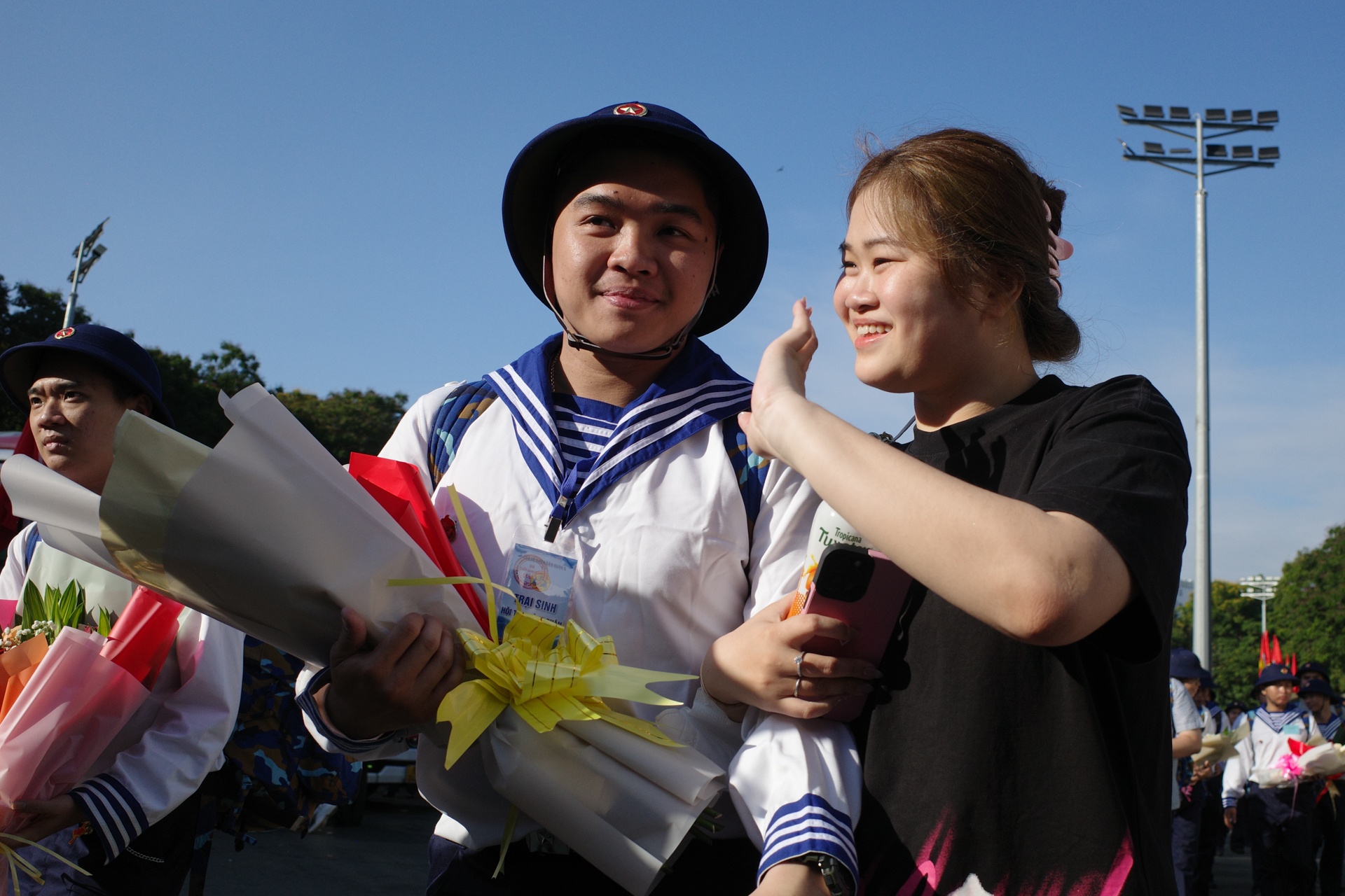 Moi tinh 5 nam tien tan binh TP.HCM len duong nhap ngu hinh anh