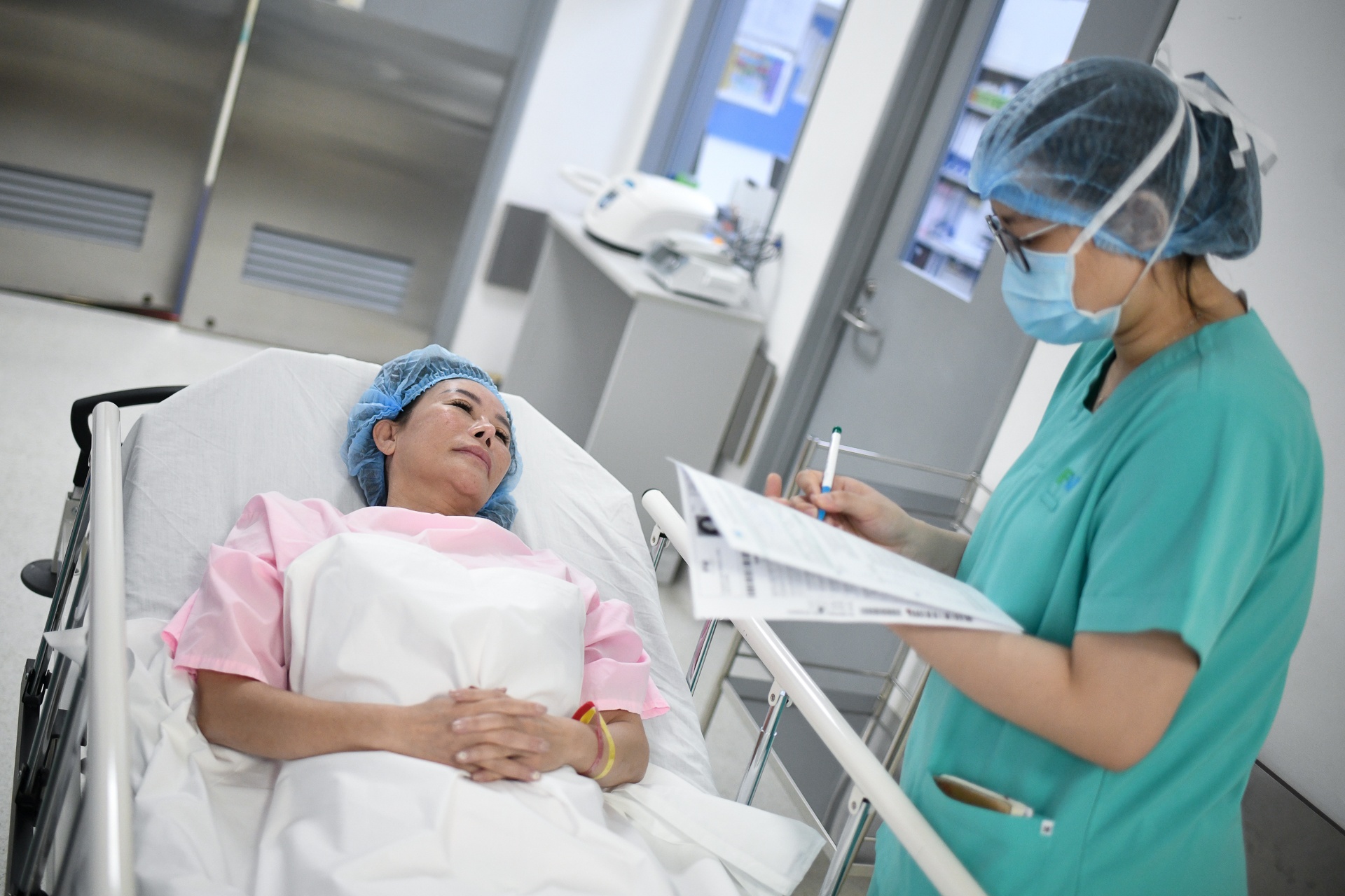 phau thuat hut mo anh 2