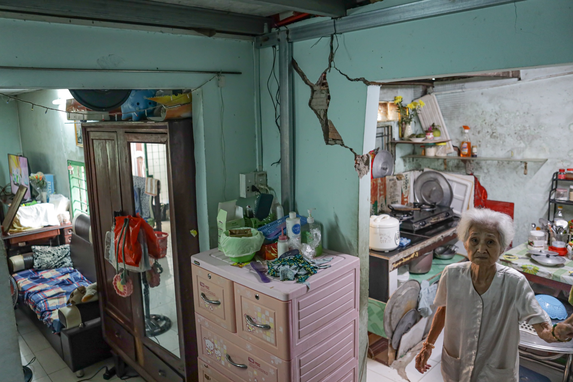 Thap thom song trong nhung can nha nut vach doc bo ke Thanh Da hinh anh