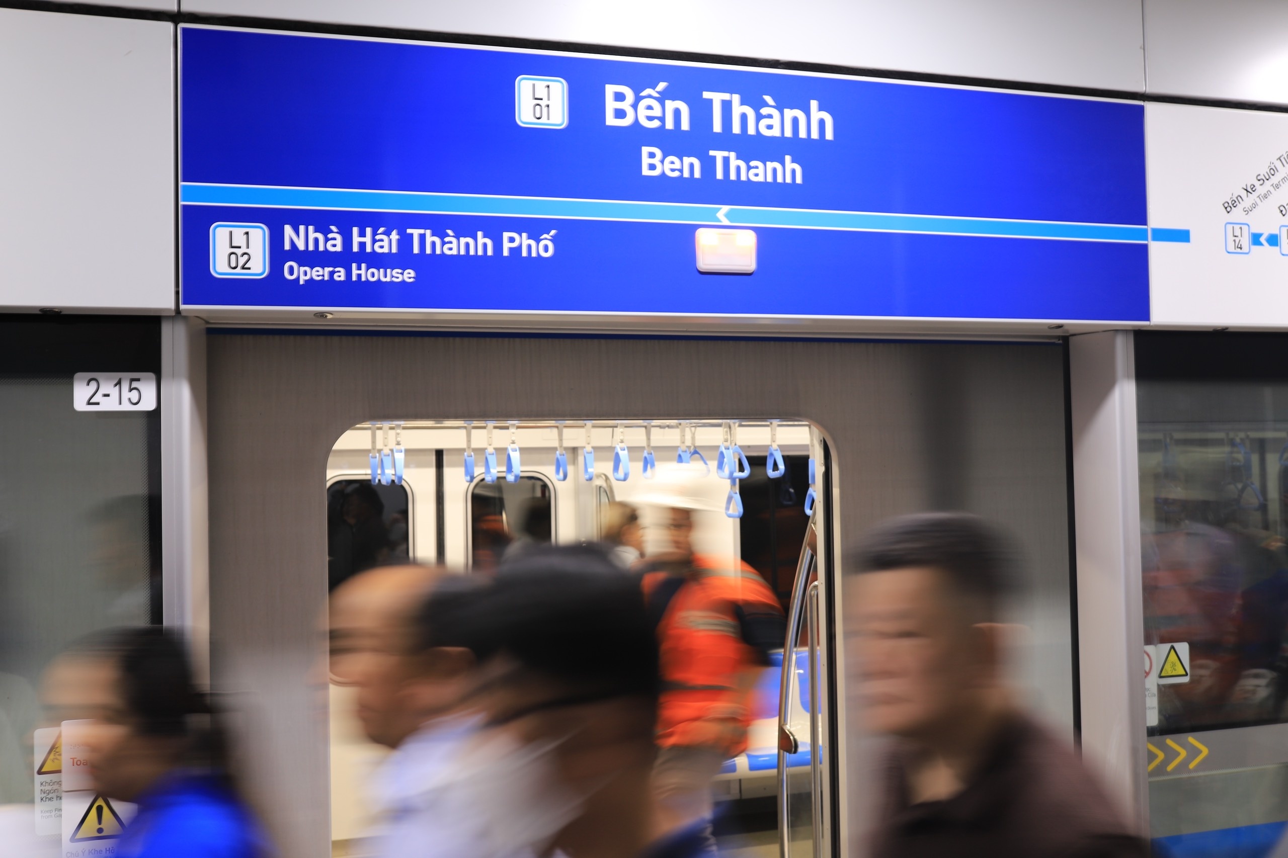 metro so 1,  chay thu,  nha ga,  ben thanh,  suoi tien anh 11
