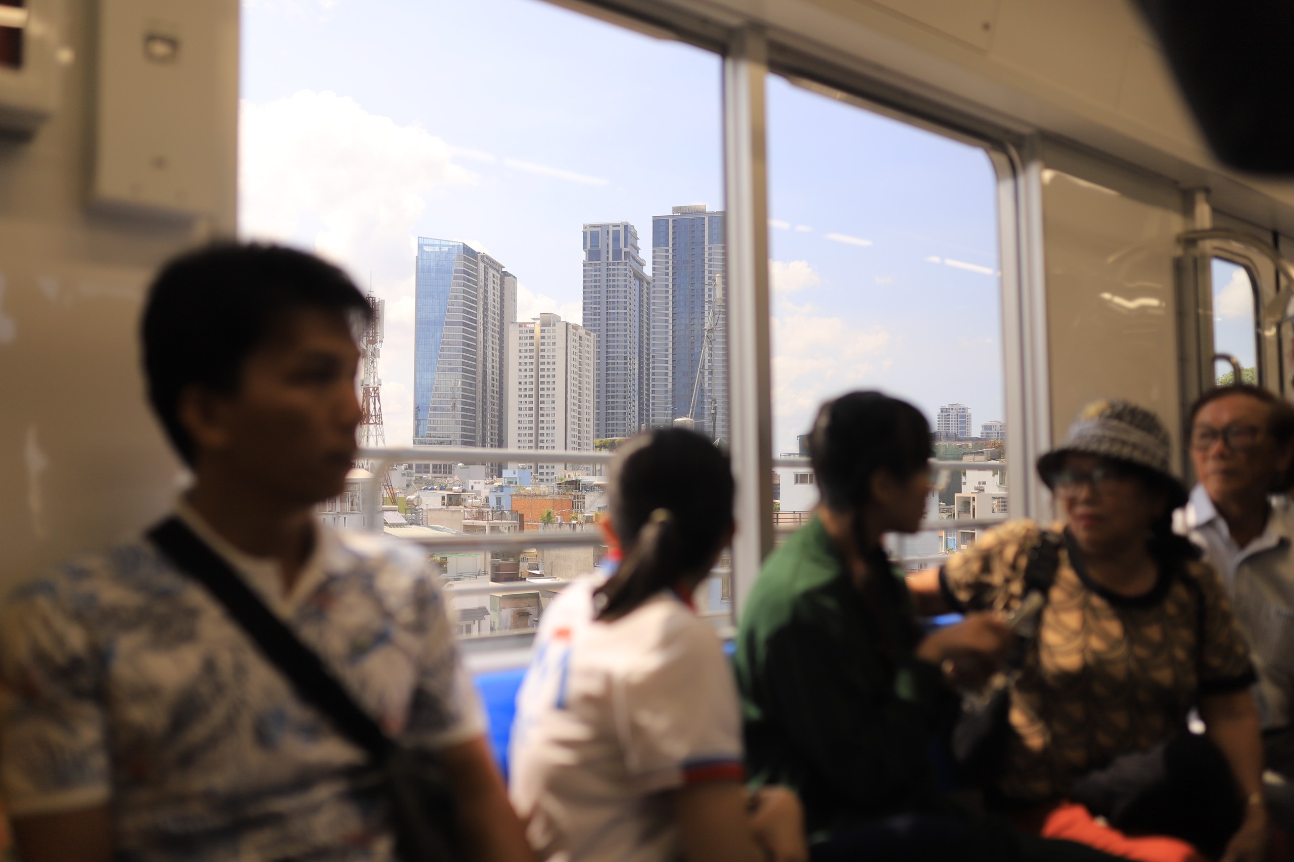 metro so 1,  chay thu,  nha ga,  ben thanh,  suoi tien anh 7