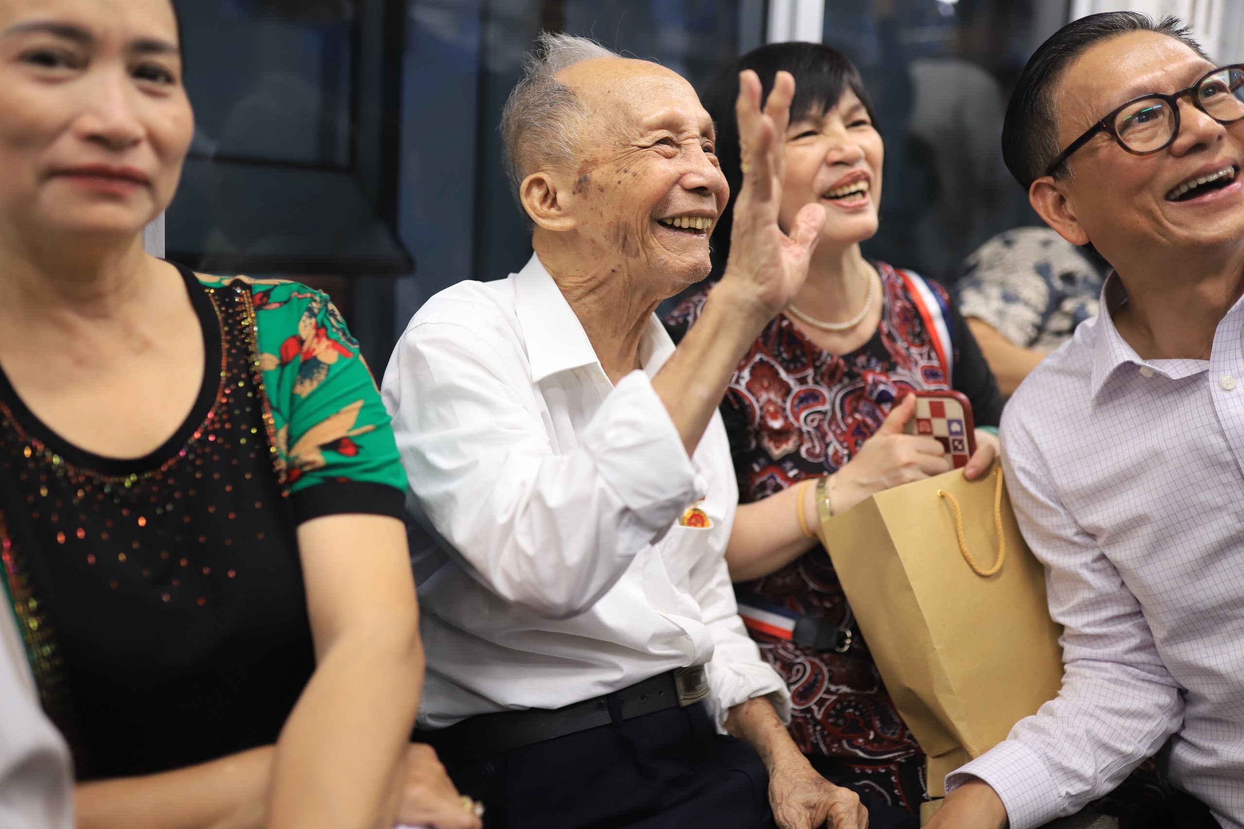 metro so 1,  chay thu,  nha ga,  ben thanh,  suoi tien anh 6