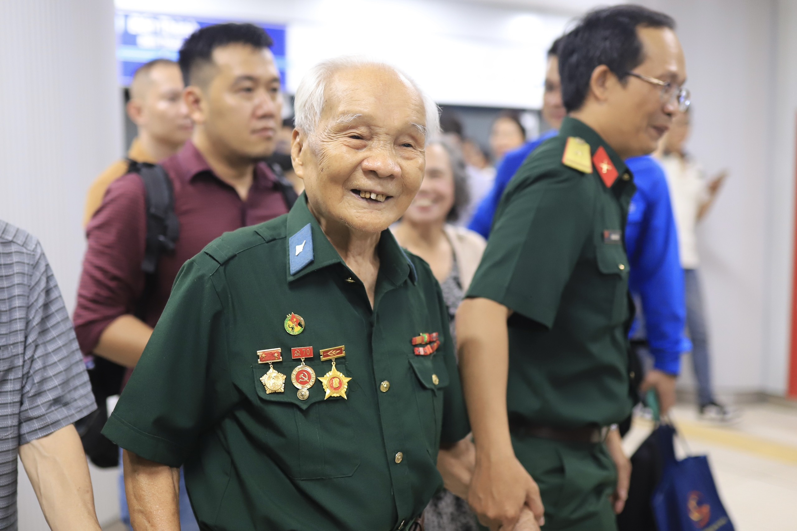 metro so 1,  chay thu,  nha ga,  ben thanh,  suoi tien anh 3