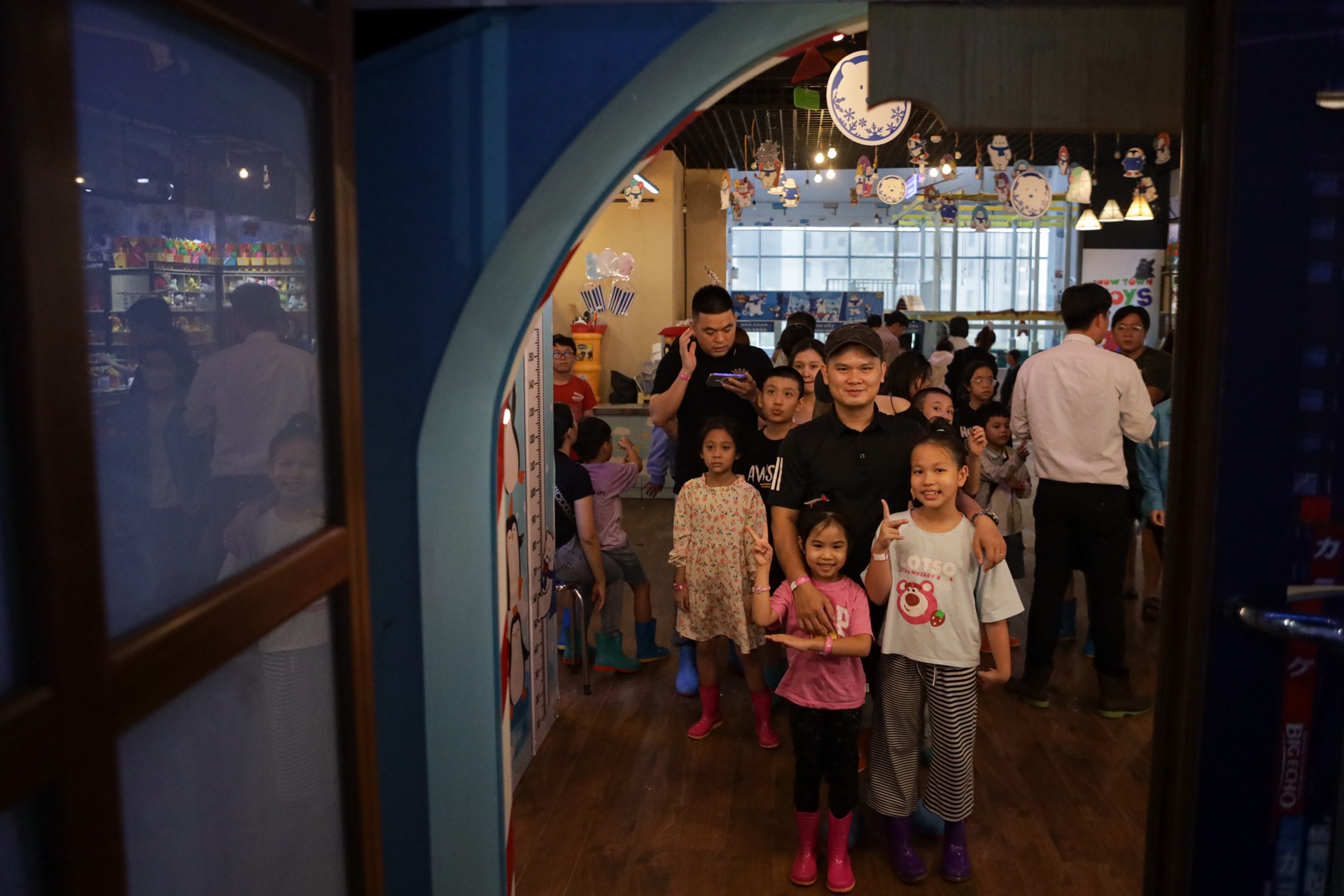 tranh nong ngay le anh 2