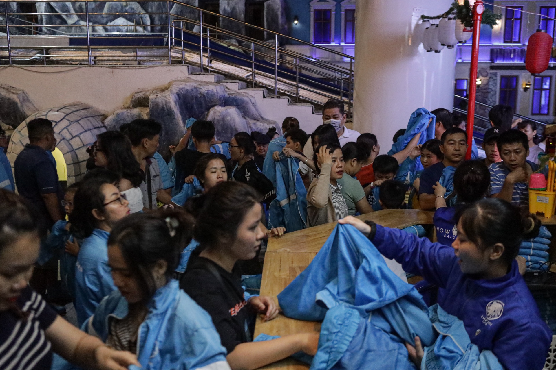 tranh nong ngay le anh 12