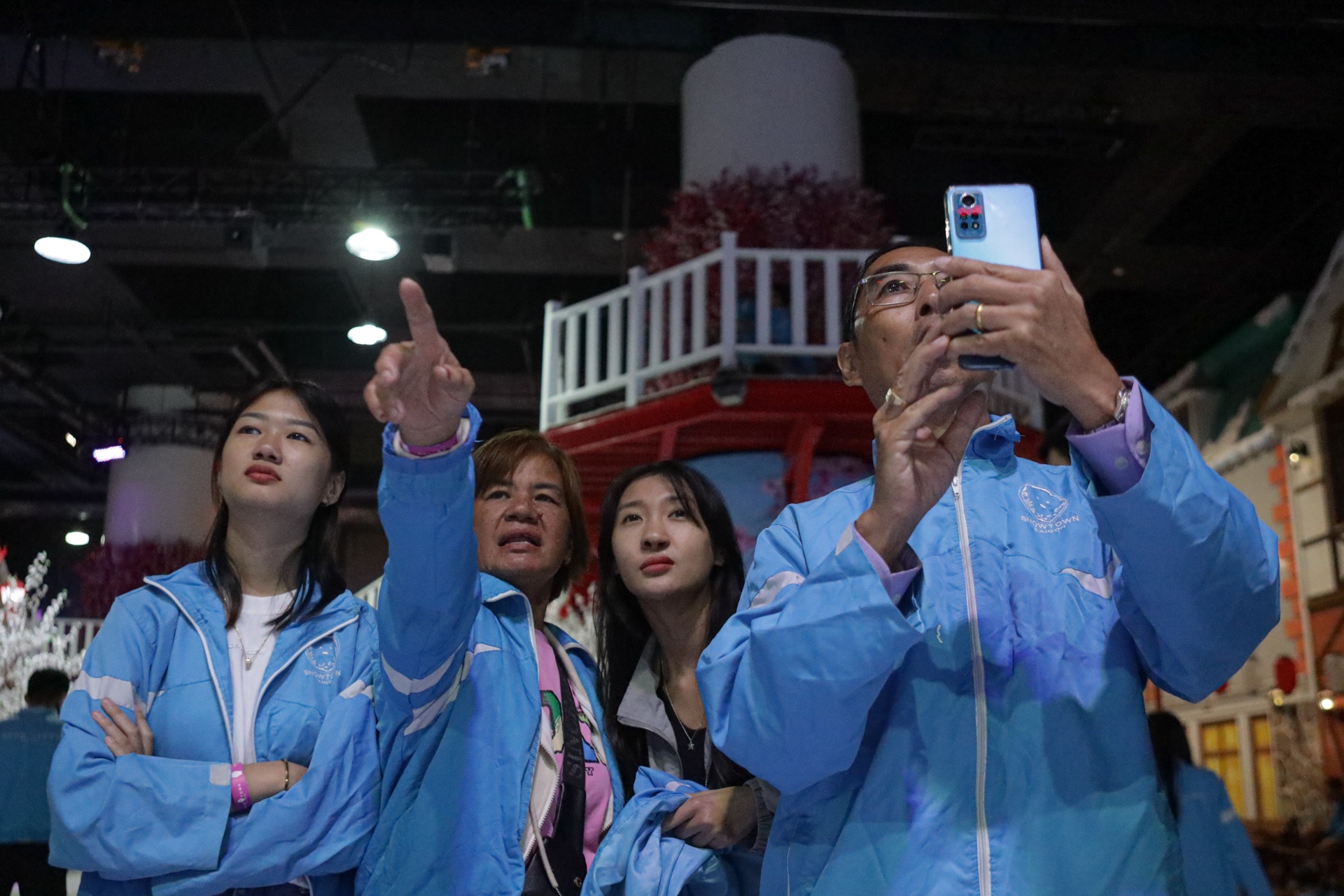 tranh nong ngay le anh 8