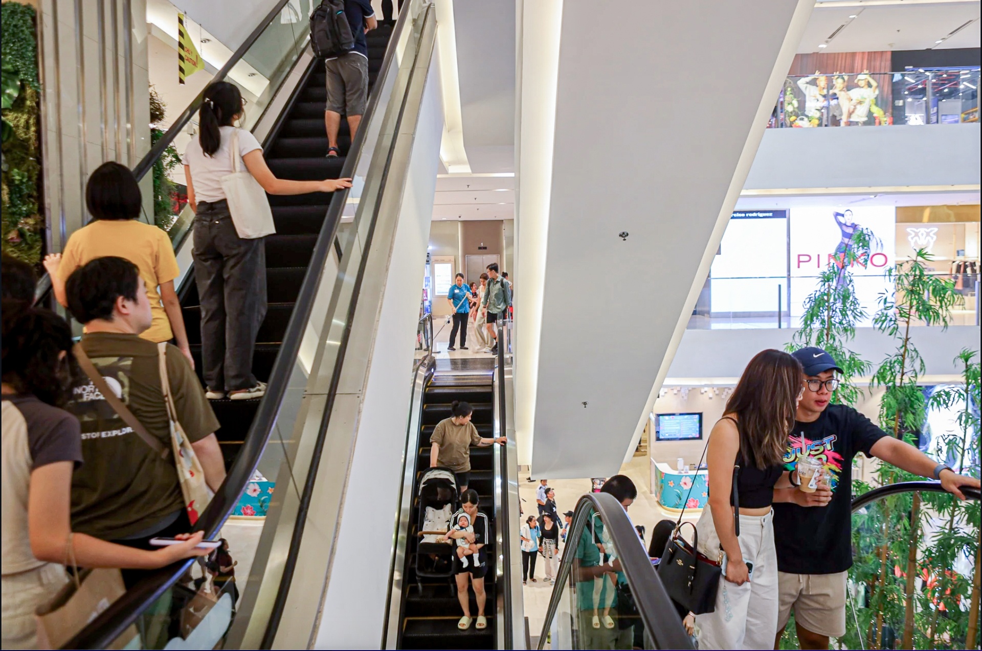 tranh nong ngay le anh 1