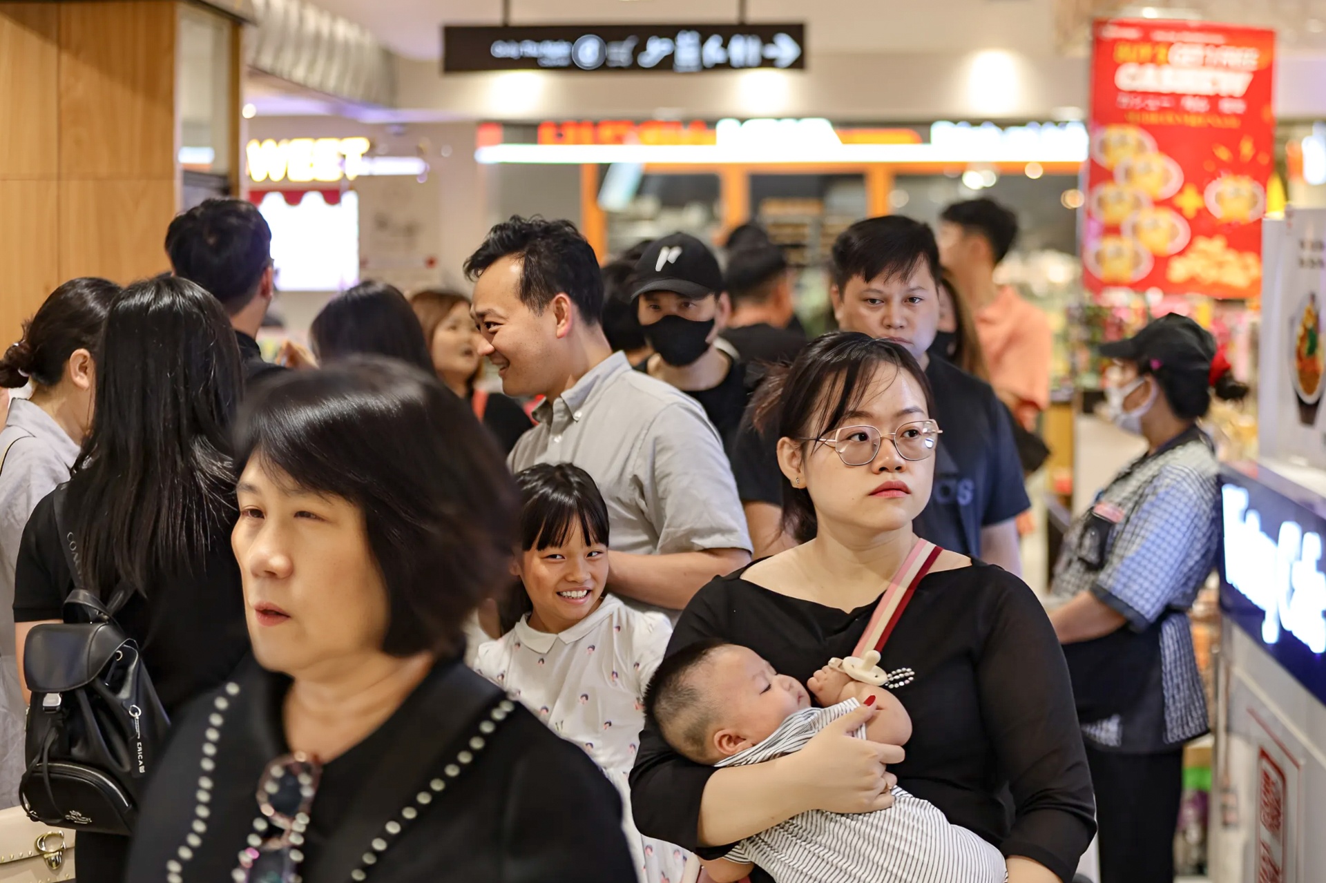 Nguoi TP.HCM do ve sieu thi, TTTM tang gap doi do nang nong hinh anh