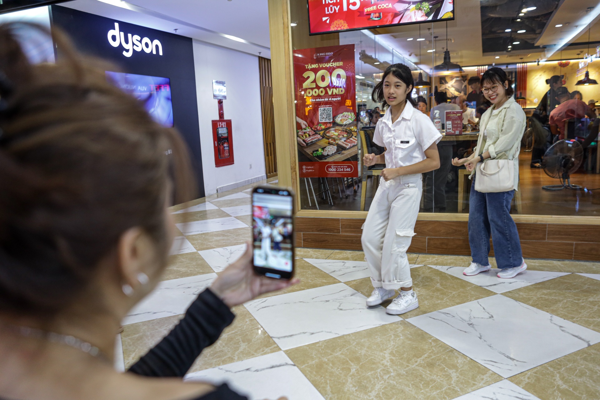 tranh nong ngay le anh 9