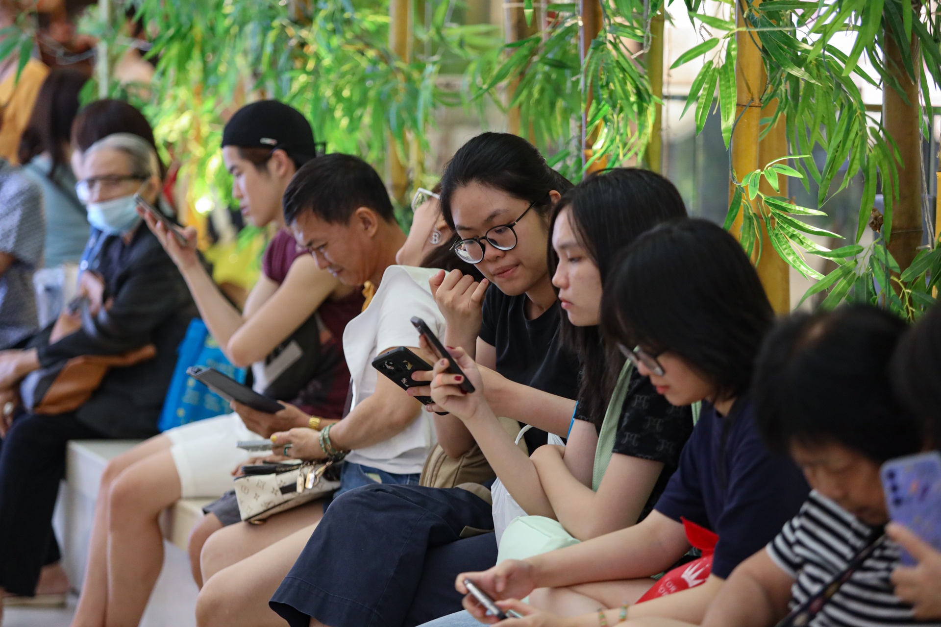 tranh nong ngay le anh 2