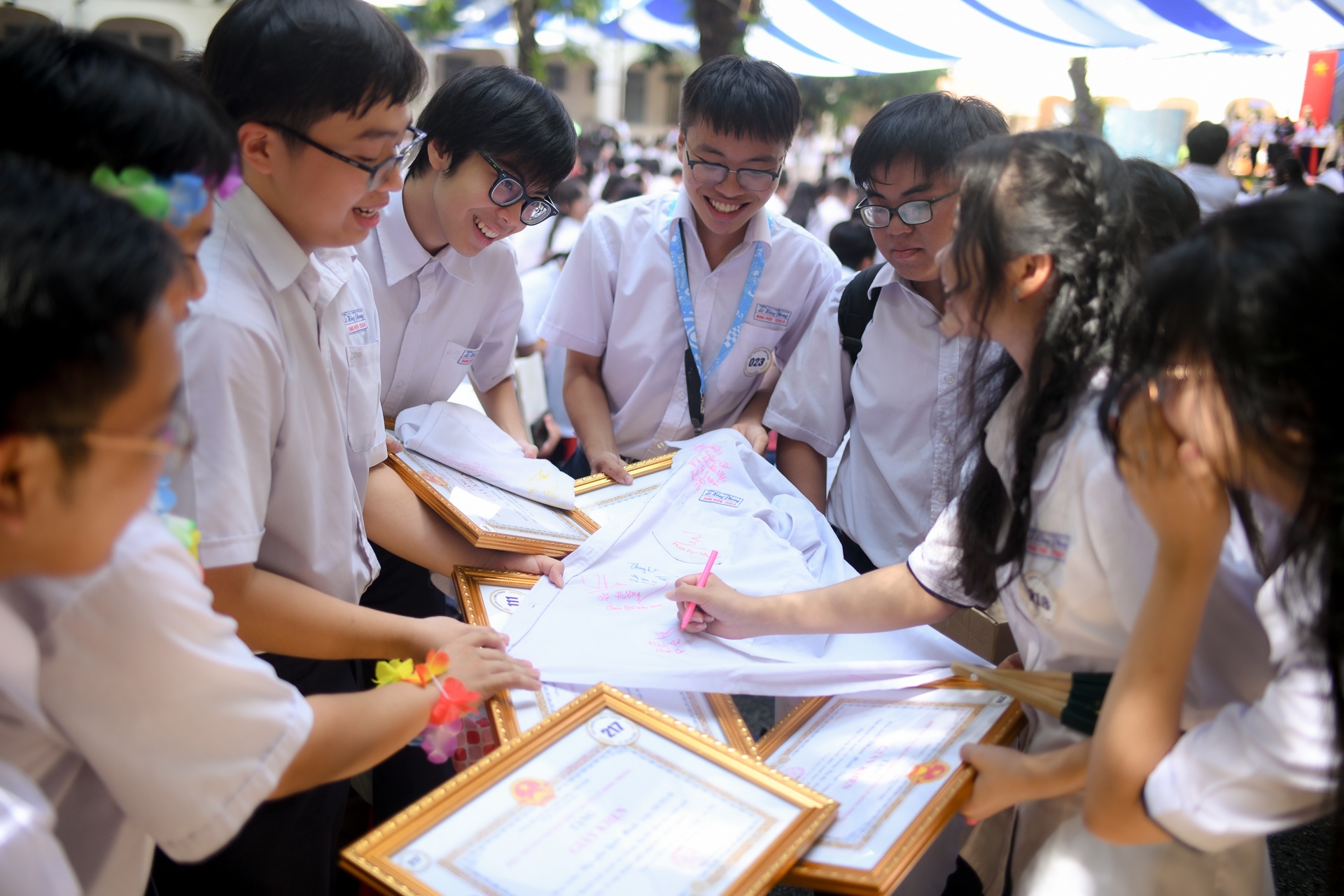 cảm xúc ngày bế giảng ảnh 17 cam xuc ngay be giang anh 17