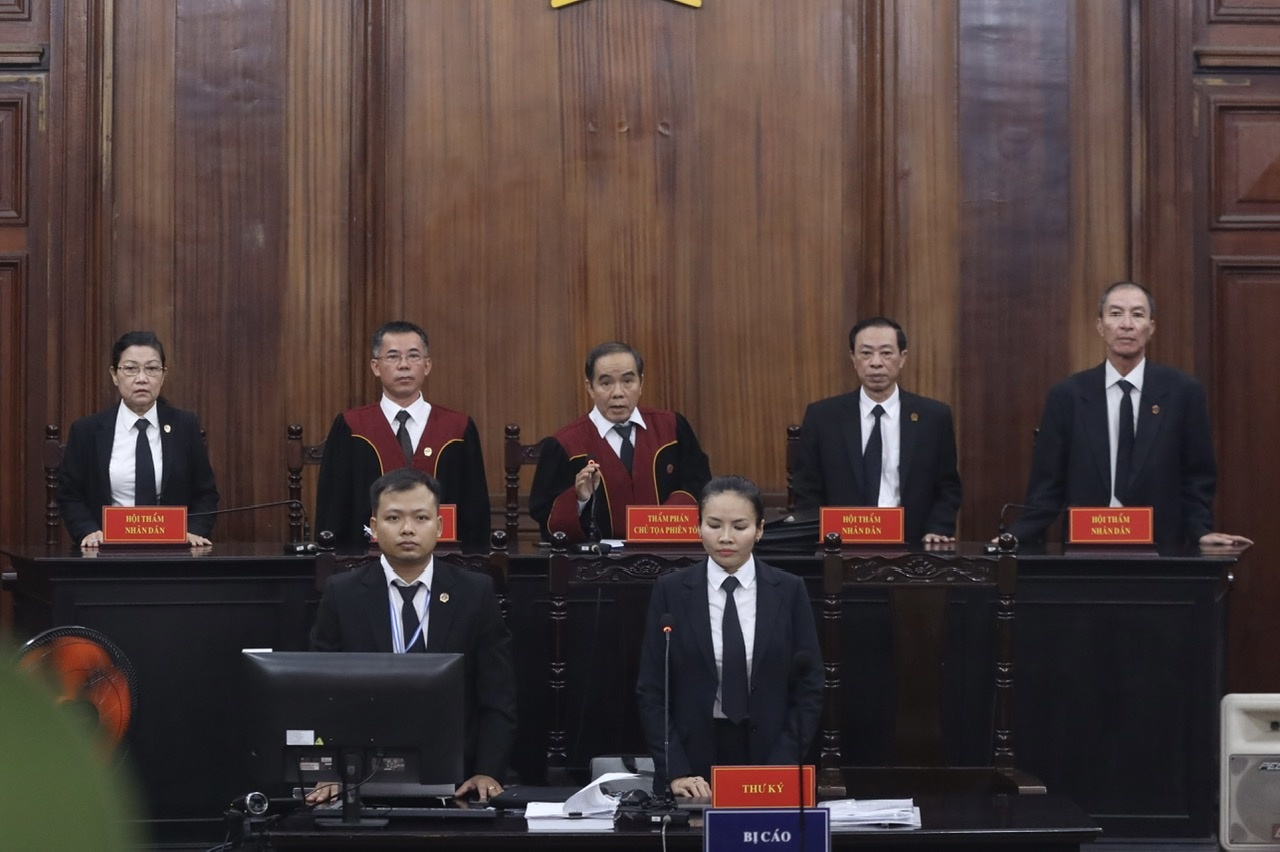 vu an cuc dang kiem anh 9