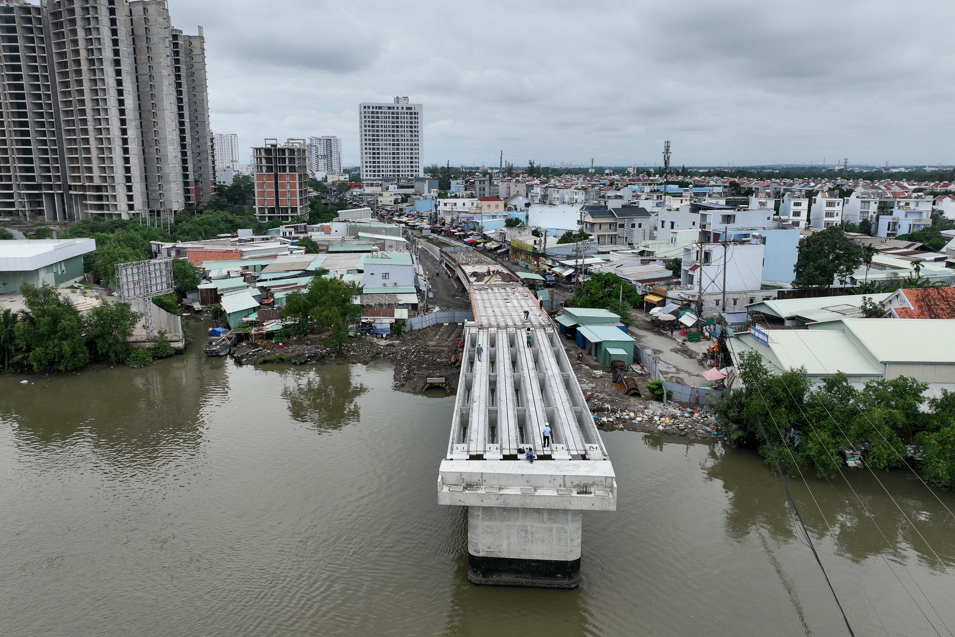 Cay cau noi quan 7 va Nha Be giai cuu ket xe phia Nam TP.HCM hinh anh