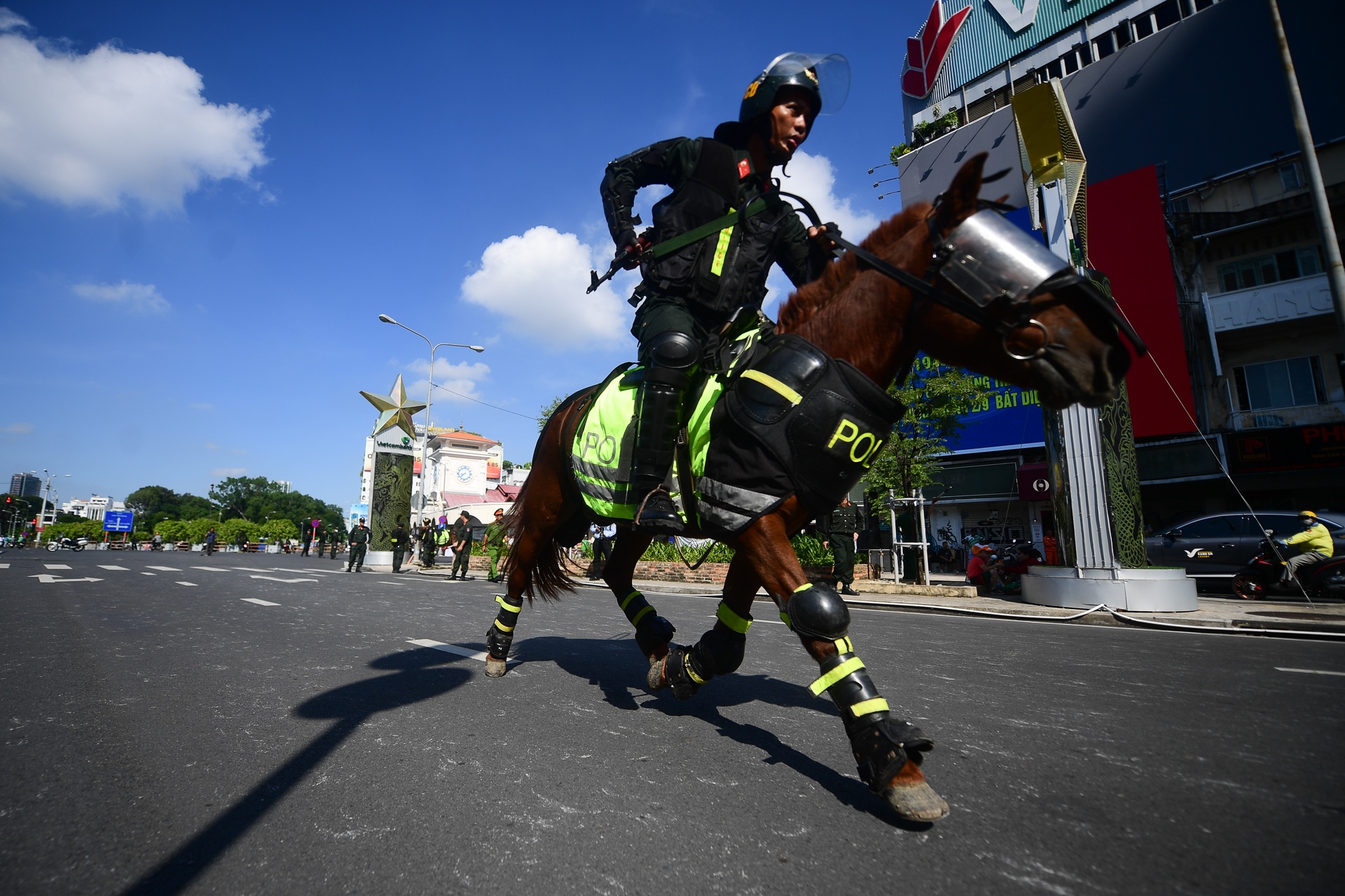 ky binh TP.HCM anh 8