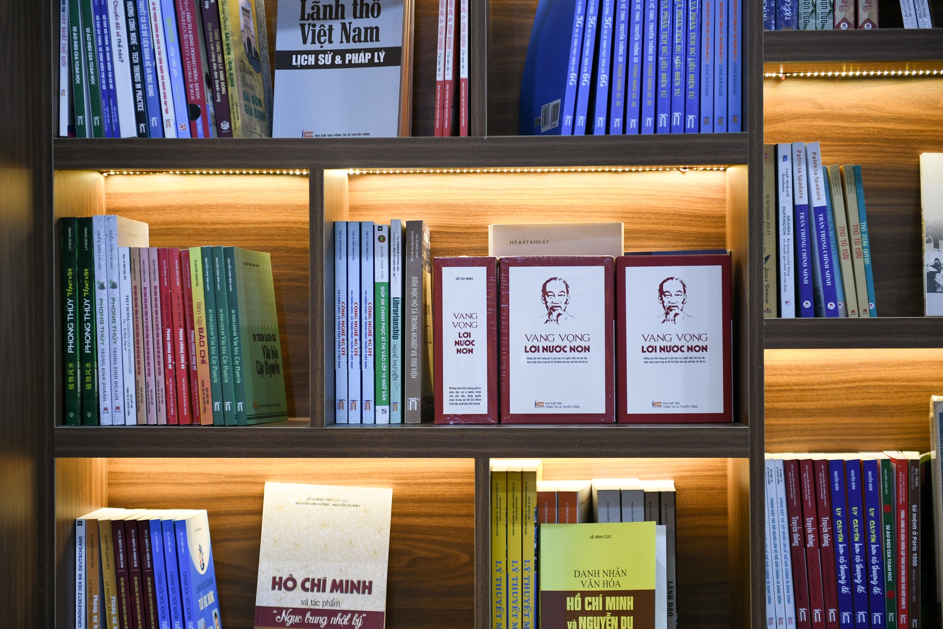 trien lam sach anh 6