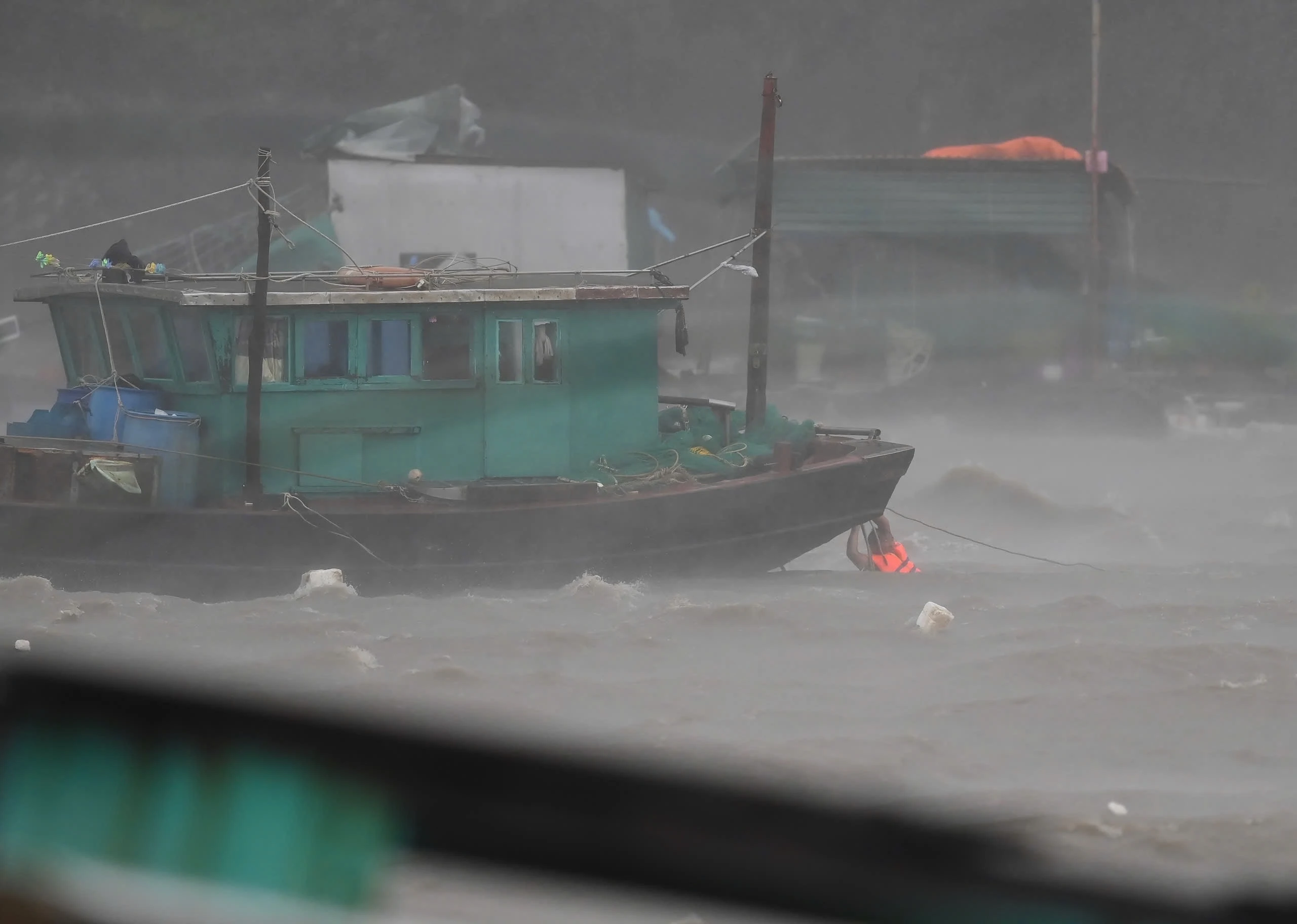 Bo Tai chinh yeu cau bo tri ngan sach khac phuc hau qua bao so 3 hinh anh